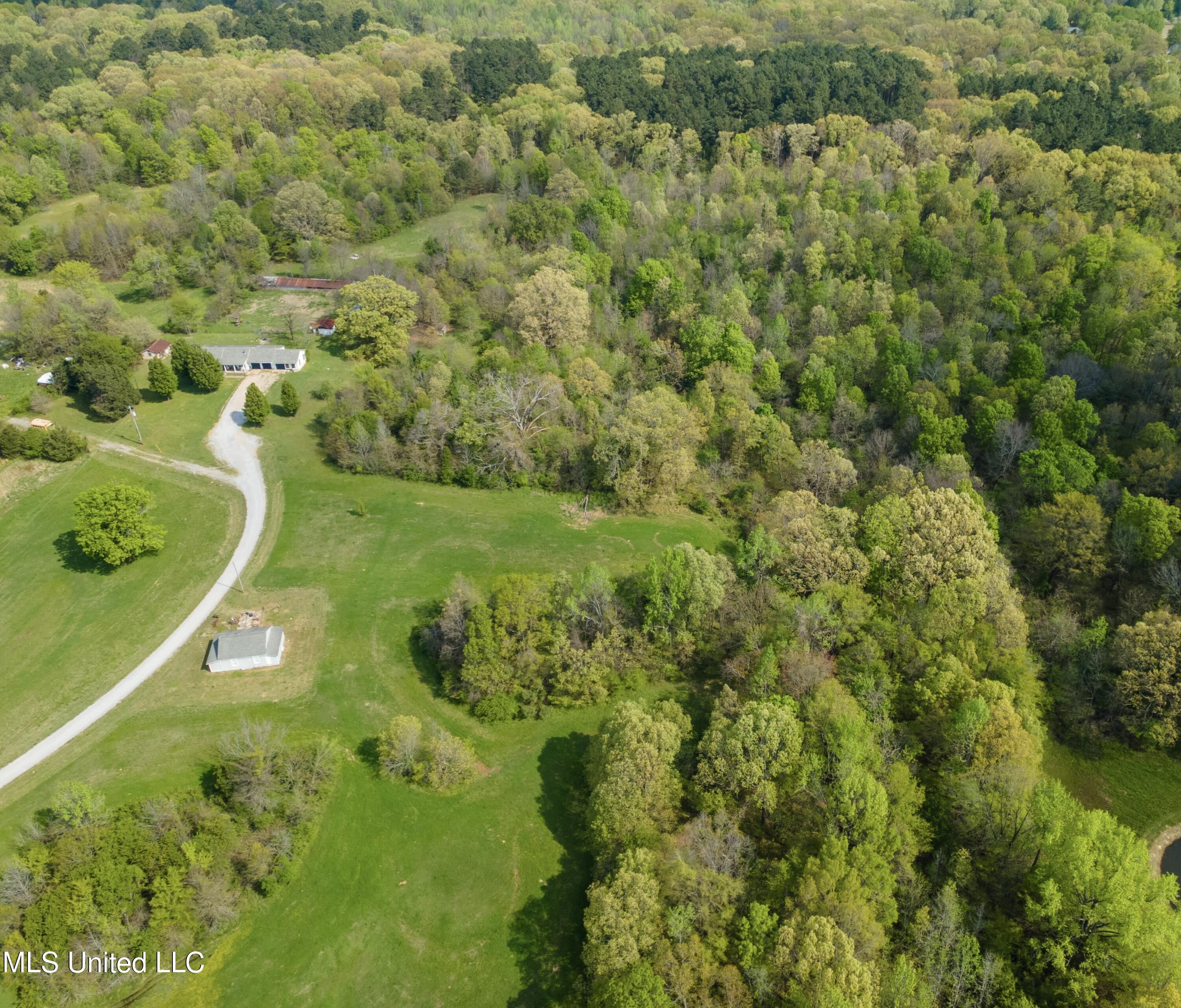 13950 Fairview Road E Rd, Byhalia, Mississippi image 1