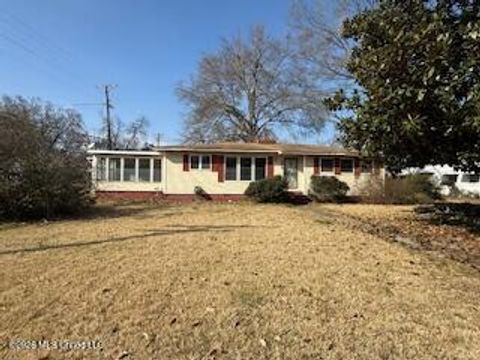 Homes For Sale - 208 W Monroe Avenue<br/> Leflore County, Greenwood, MS 38930