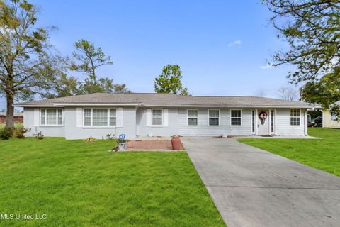 Homes For Sale - 633 Keller Street<br/> Hancock County, Bay Saint Louis, MS 39520