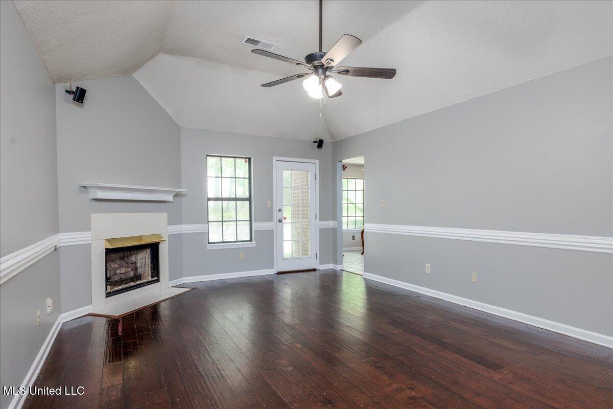 7488 Hickory Estates Drive, Walls, Mississippi image 6