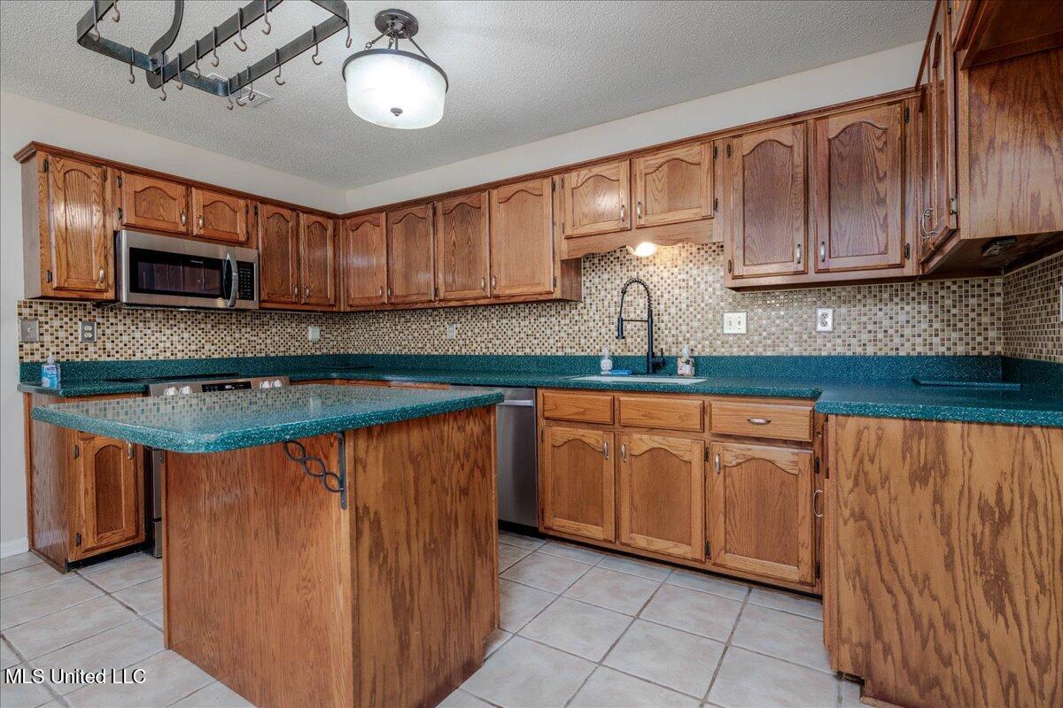 7488 Hickory Estates Drive, Walls, Mississippi image 9