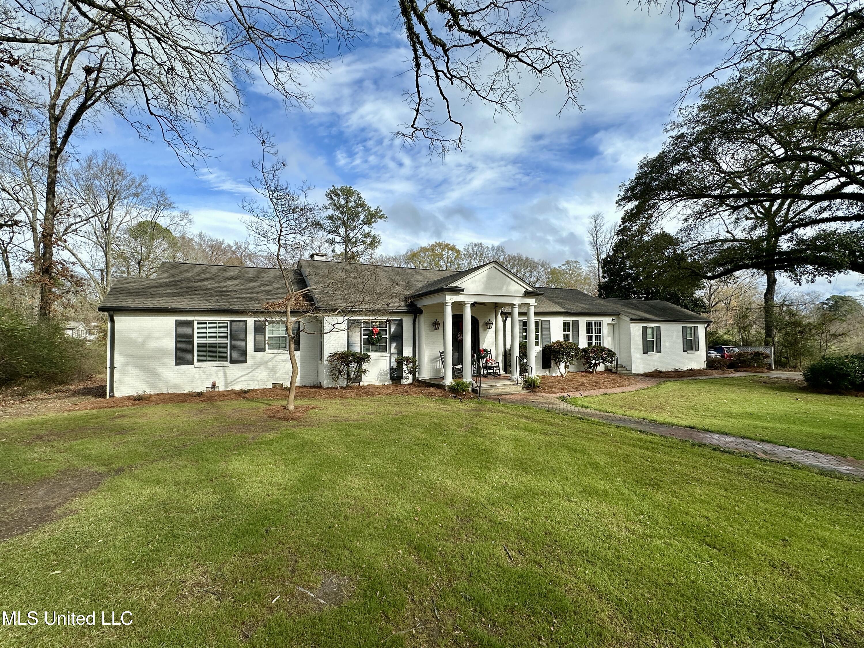 803 Oakwood Drive, Clinton, Mississippi image 2