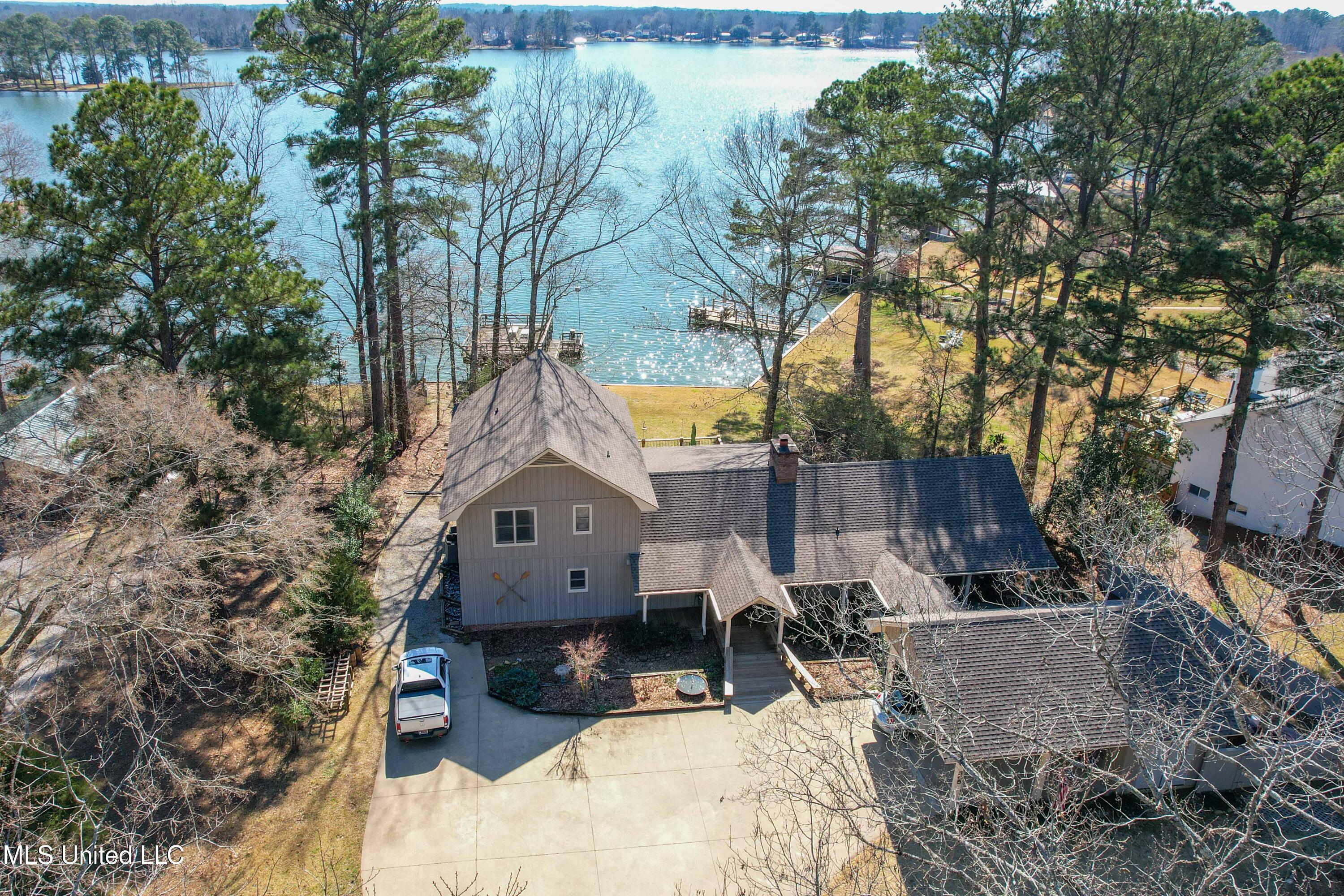 365 Lakeshore Drive, Madison, Mississippi image 1