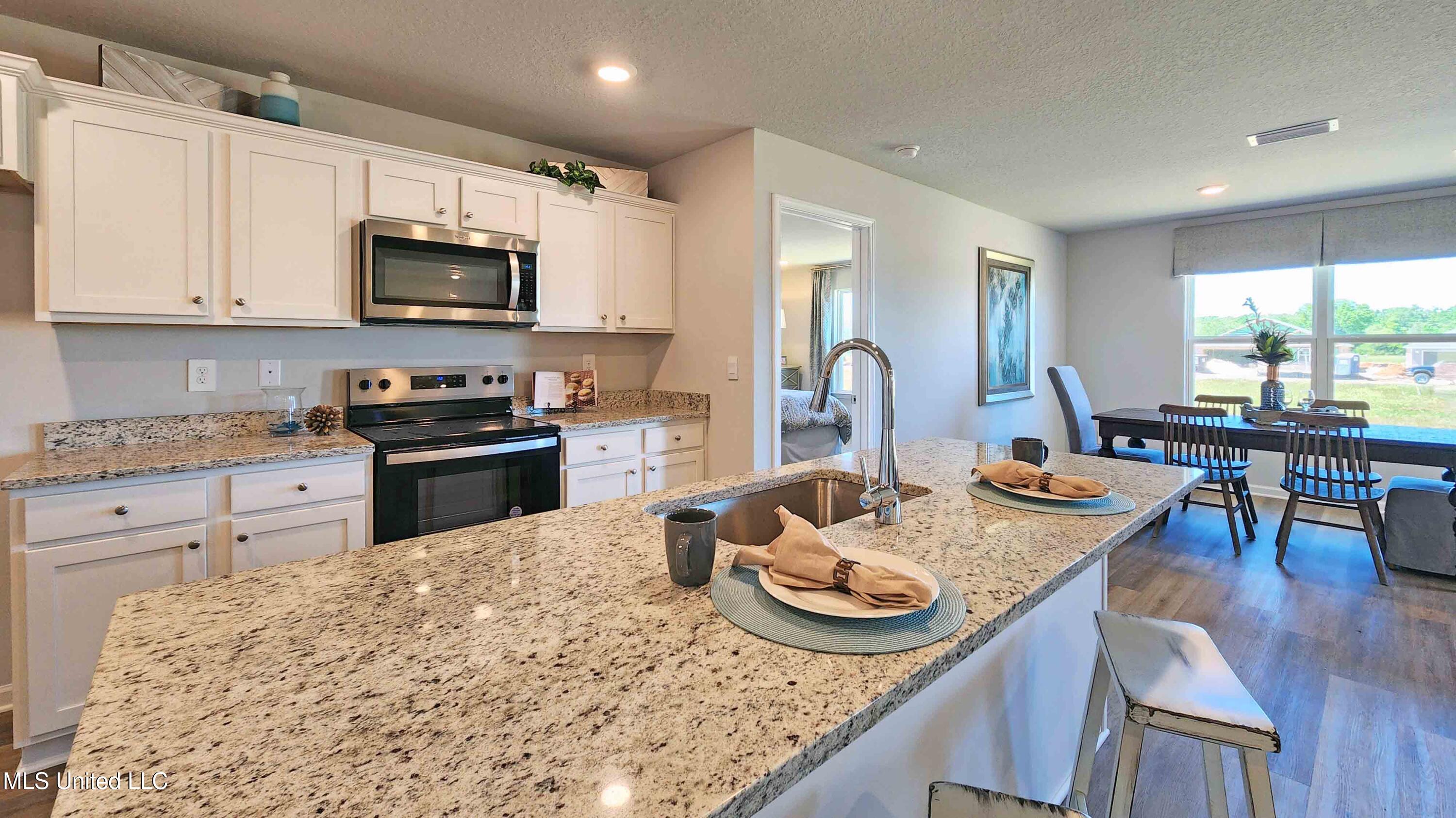 13412 Grove Cove