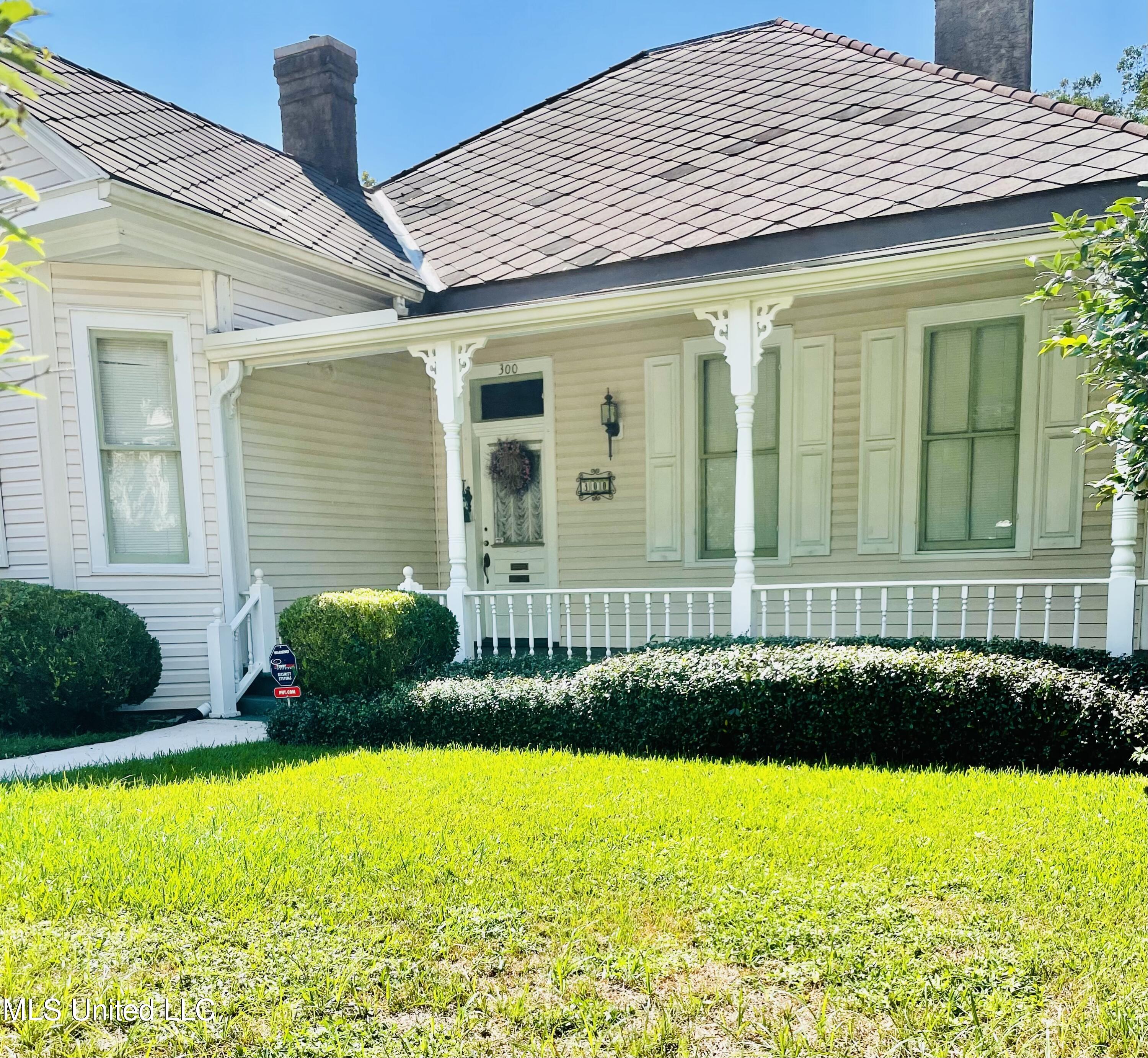300 Arlington Avenue, Natchez, Mississippi image 2