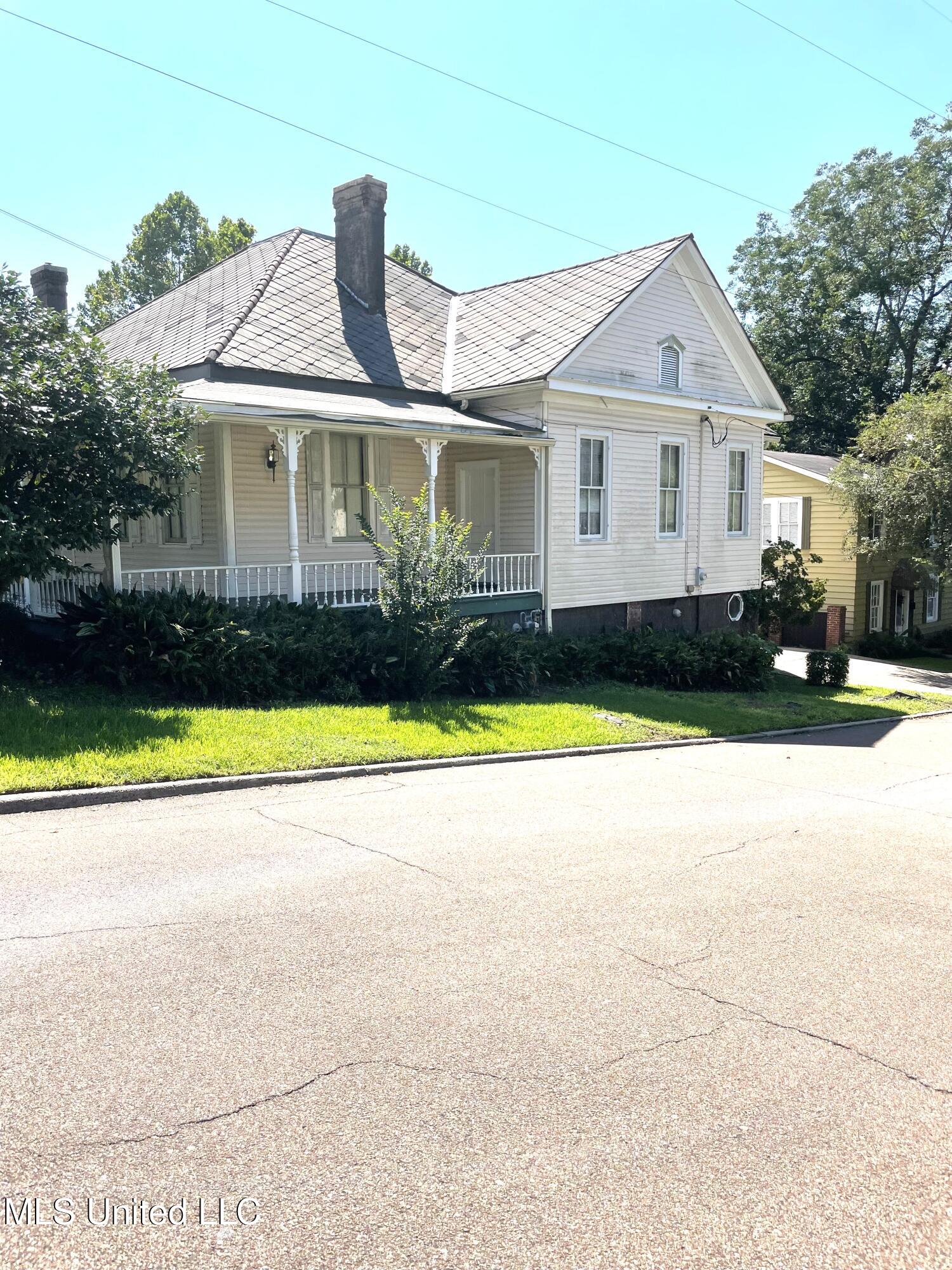 300 Arlington Avenue, Natchez, Mississippi image 6