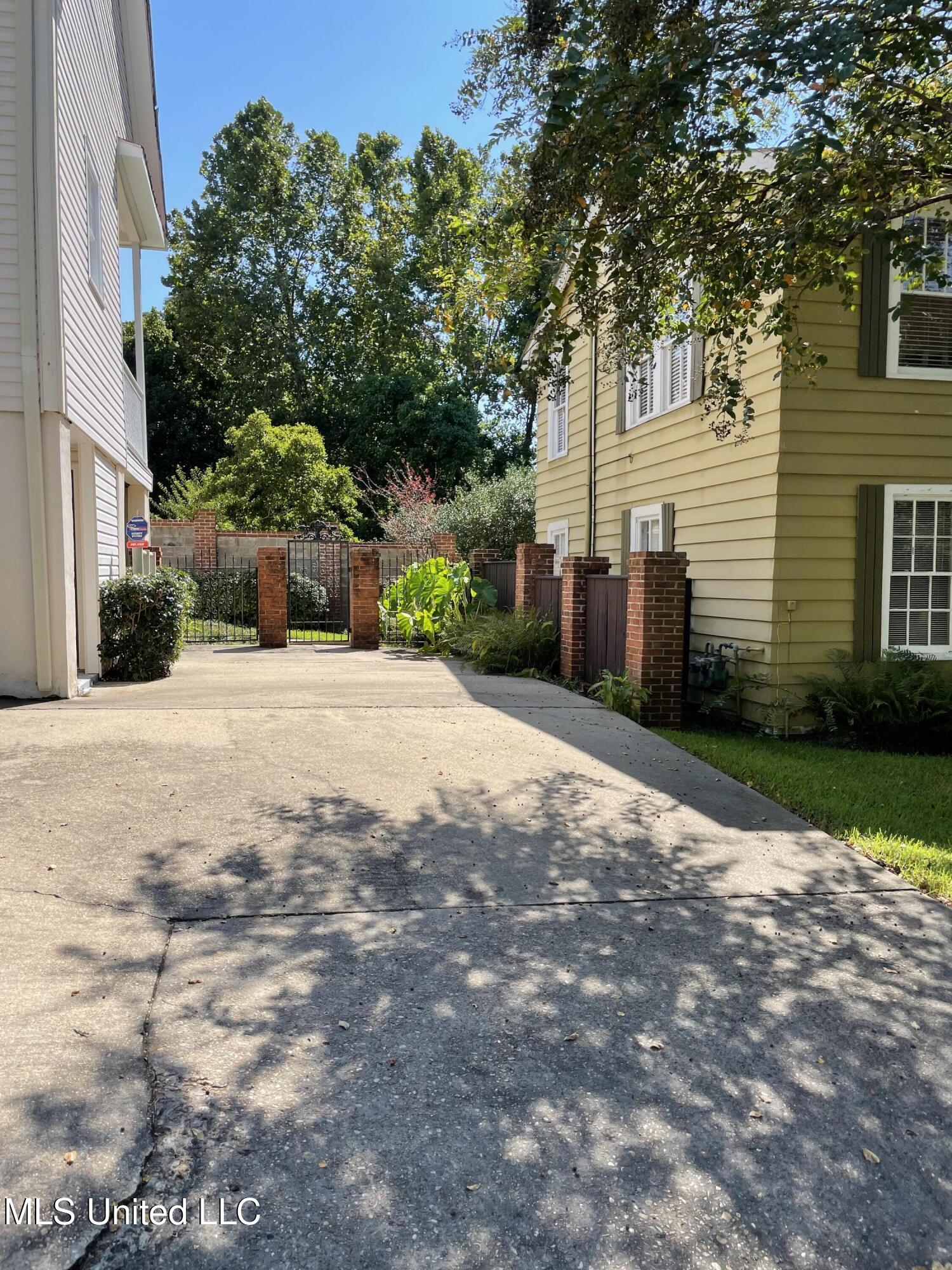 300 Arlington Avenue, Natchez, Mississippi image 5