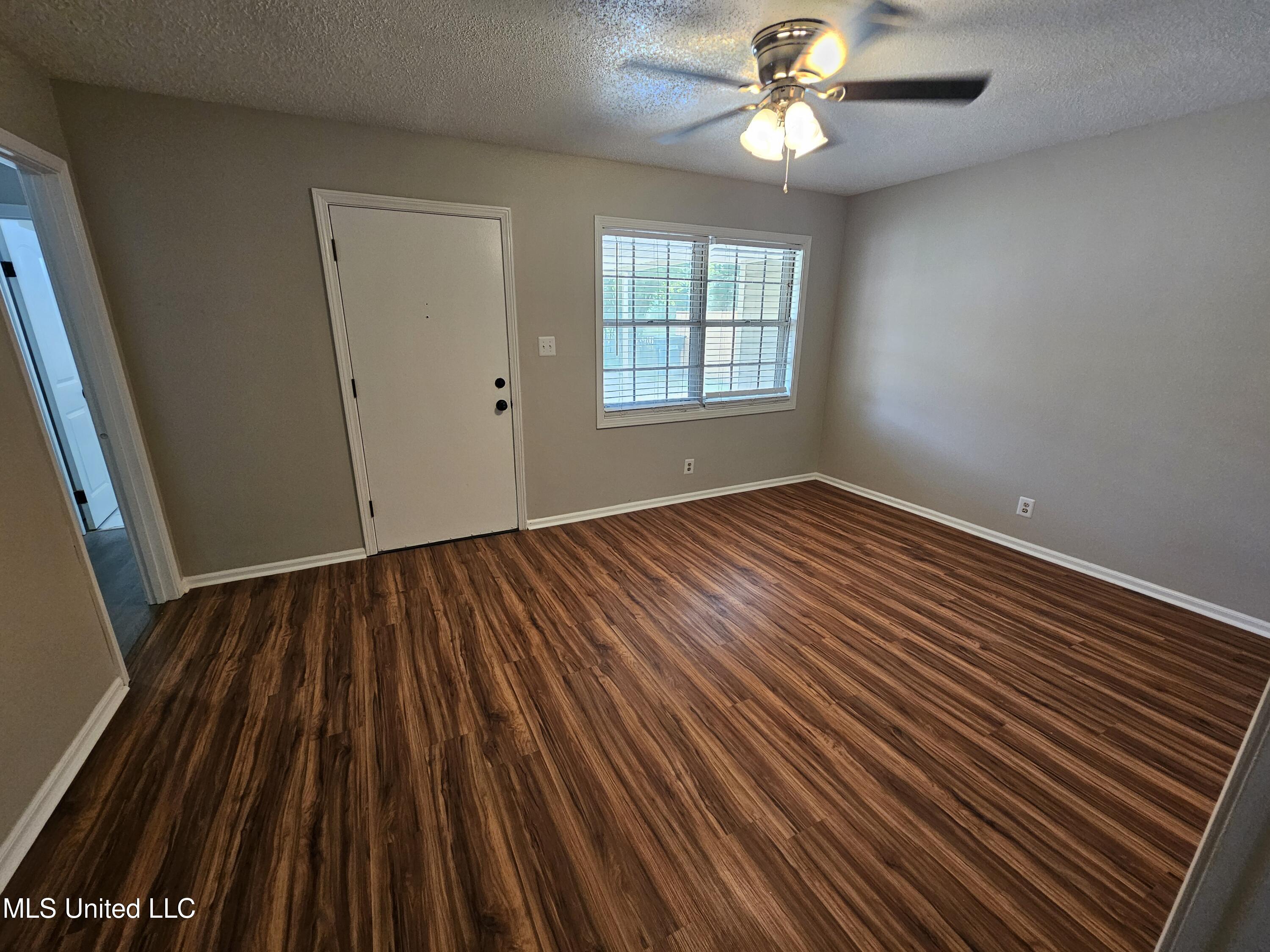 8505 W Southaven Circle, Southaven, Mississippi image 4