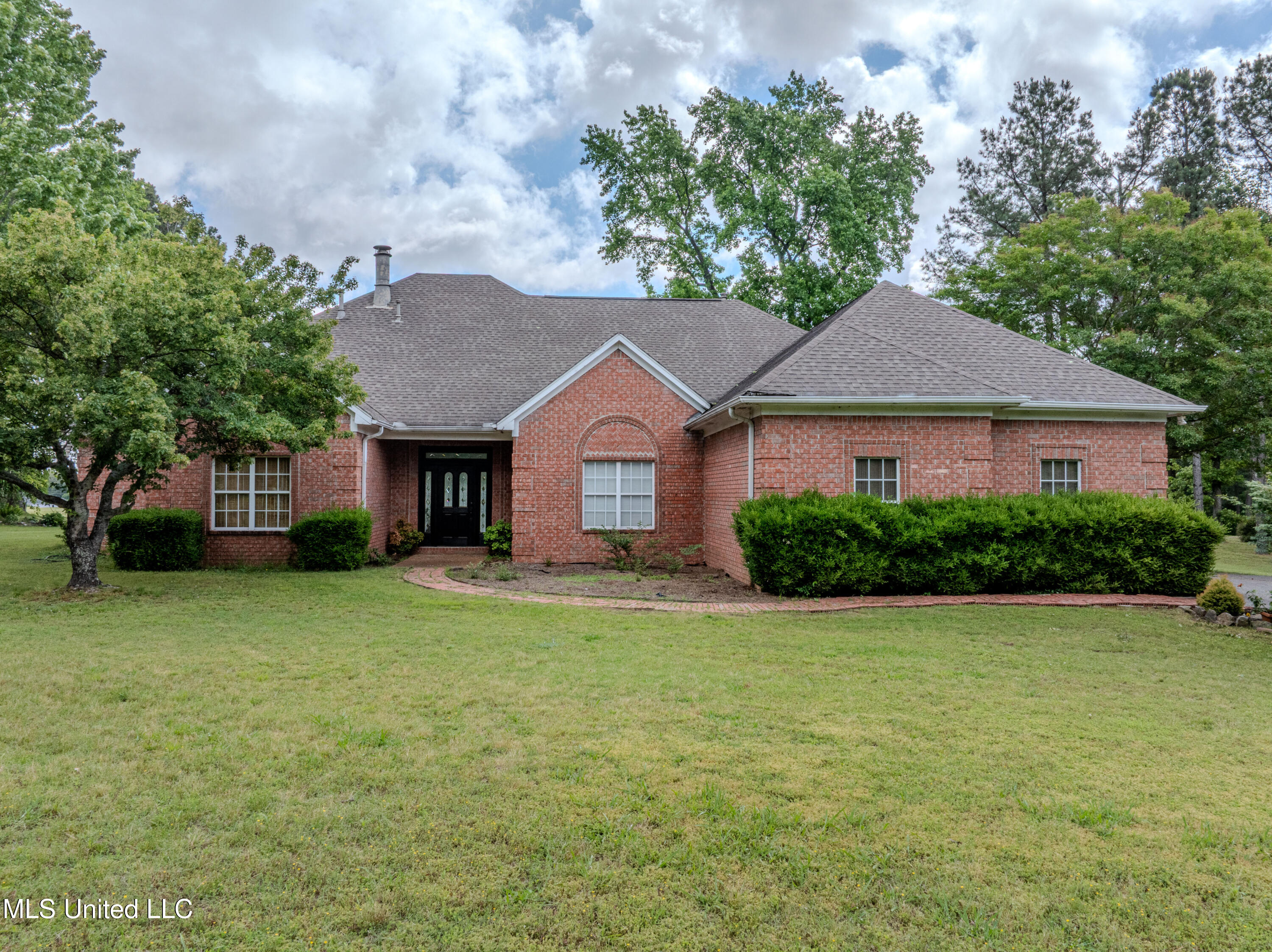 650 Fairway Drive, Hernando, Mississippi image 2