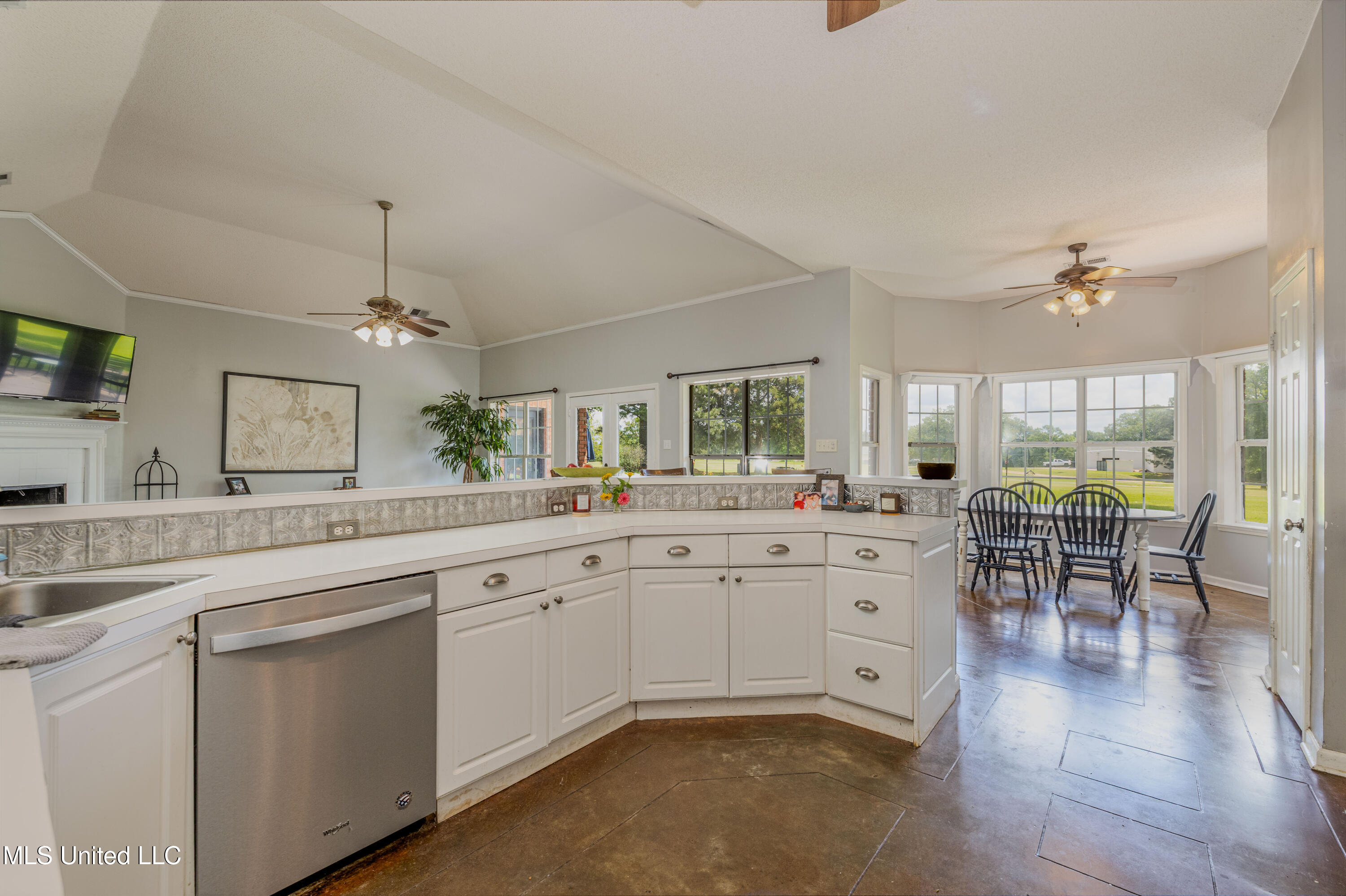 650 Fairway Drive, Hernando, Mississippi image 11
