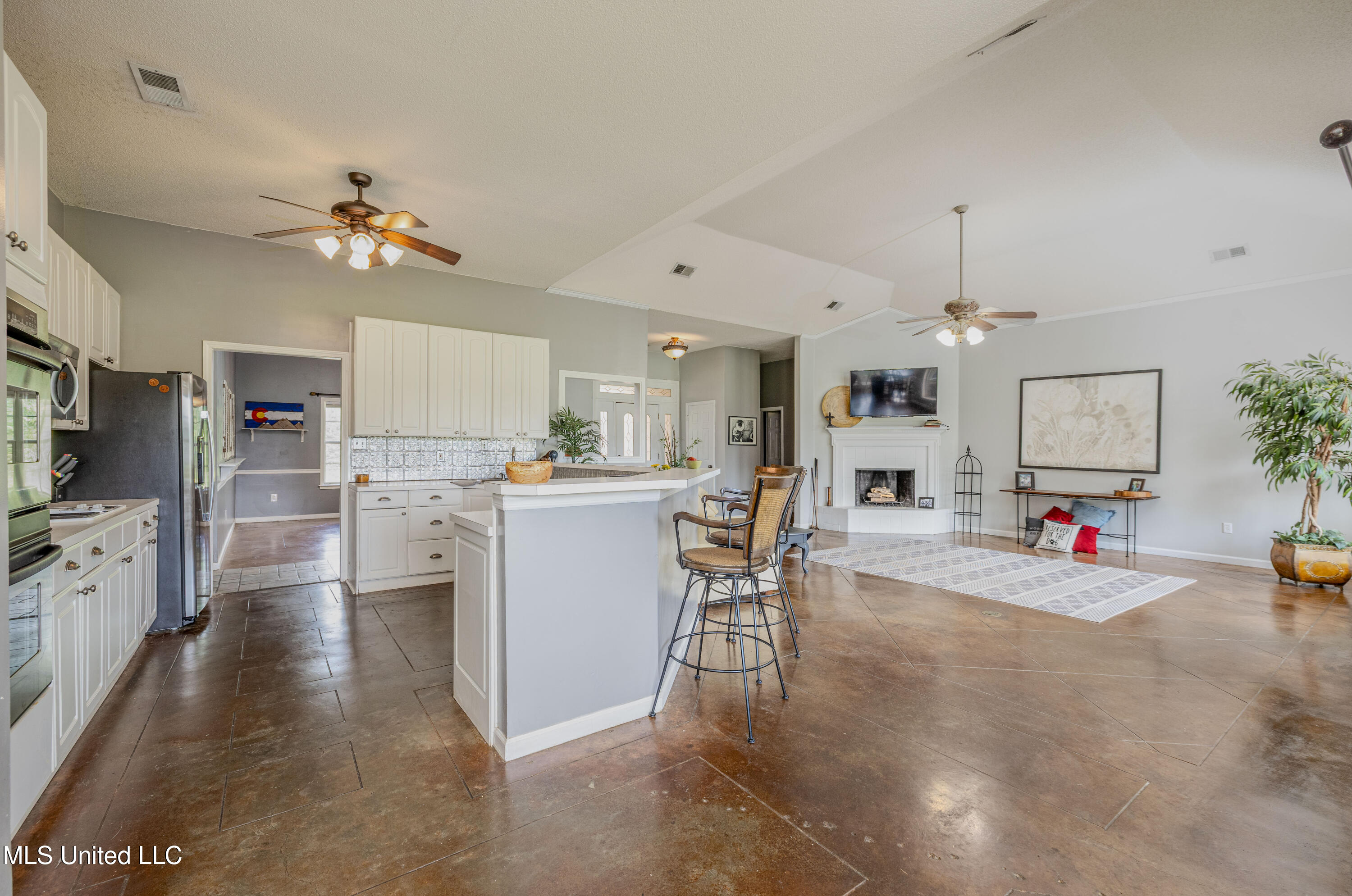 650 Fairway Drive, Hernando, Mississippi image 9