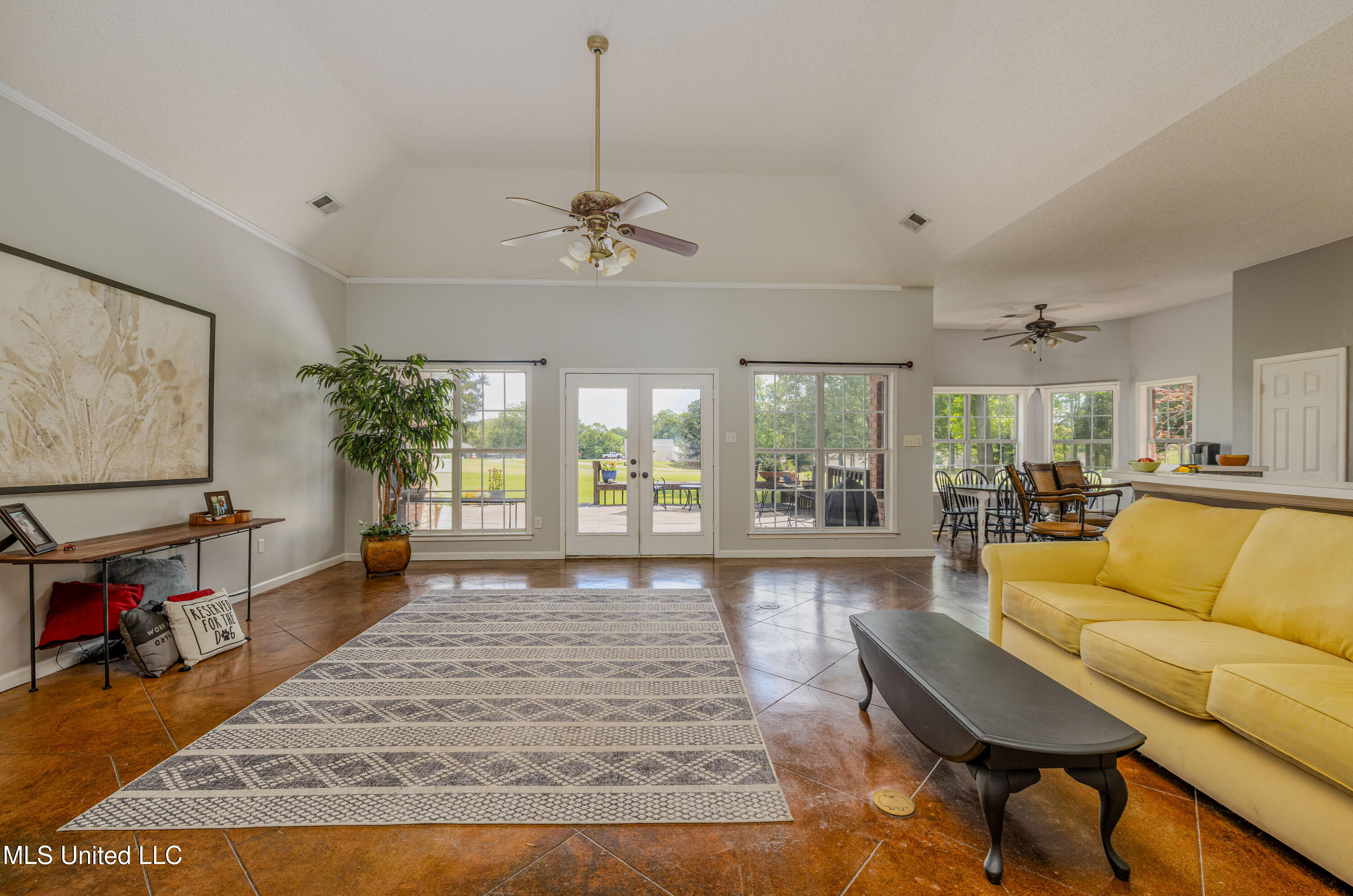 650 Fairway Drive, Hernando, Mississippi image 6