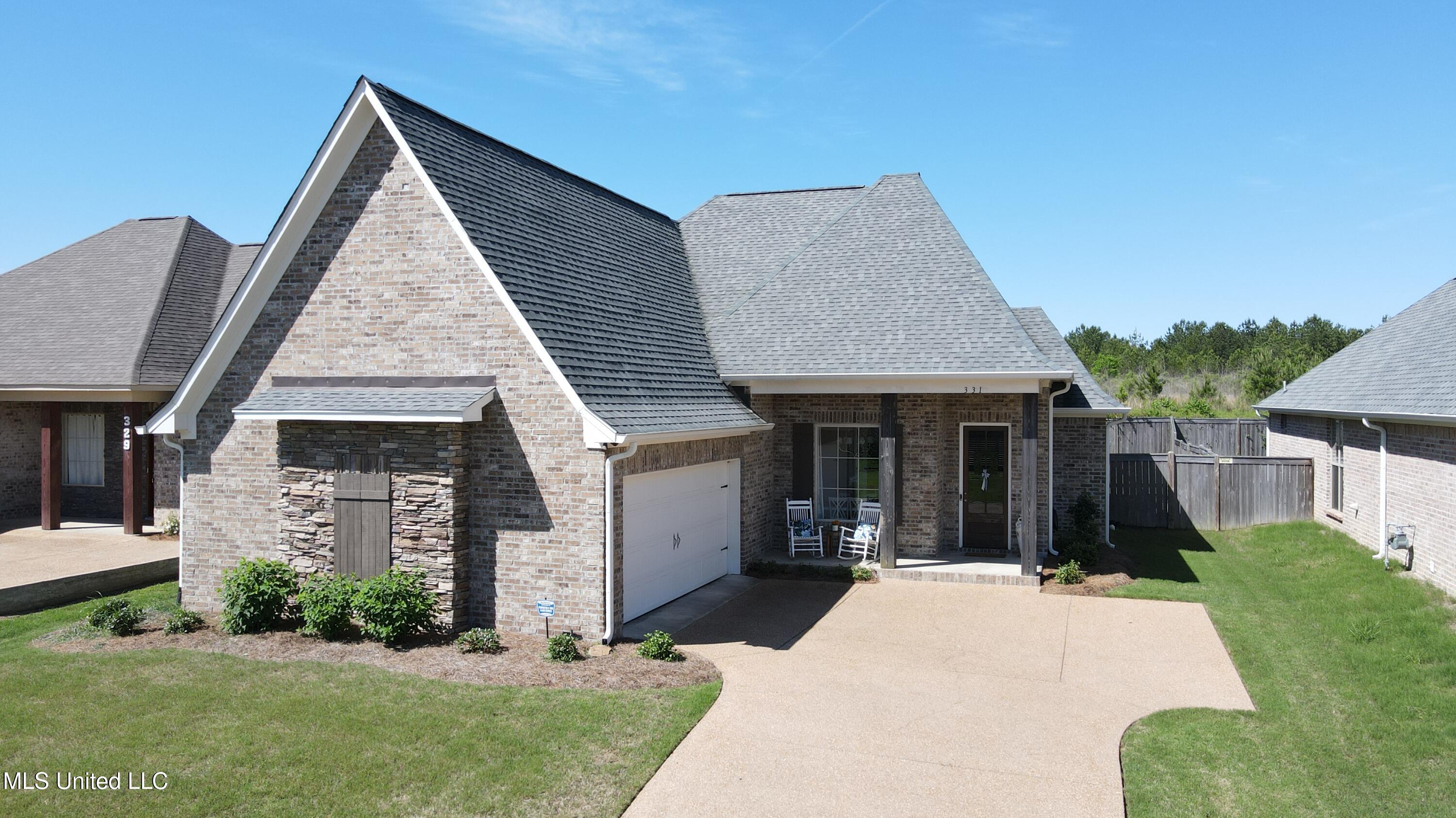 331 Emerald Way, Brandon, Mississippi image 1