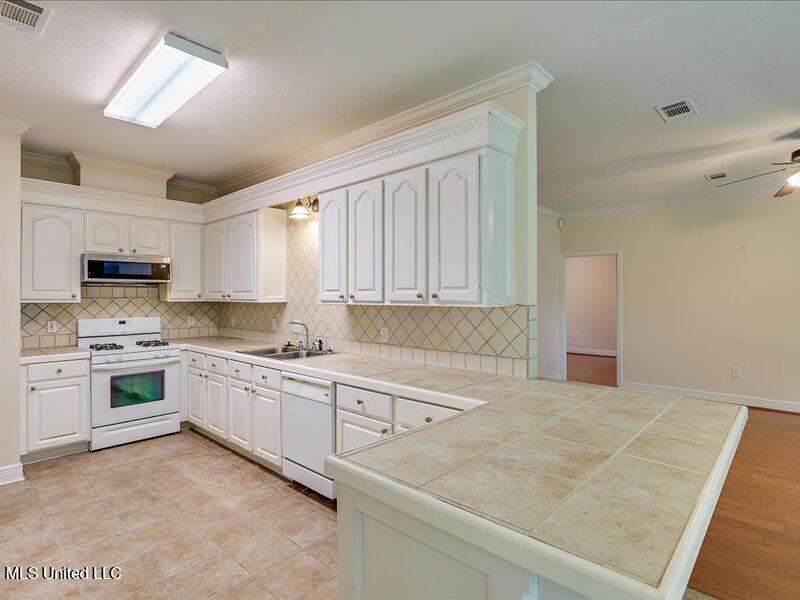 131 Susan Lane, Brandon, Mississippi image 12