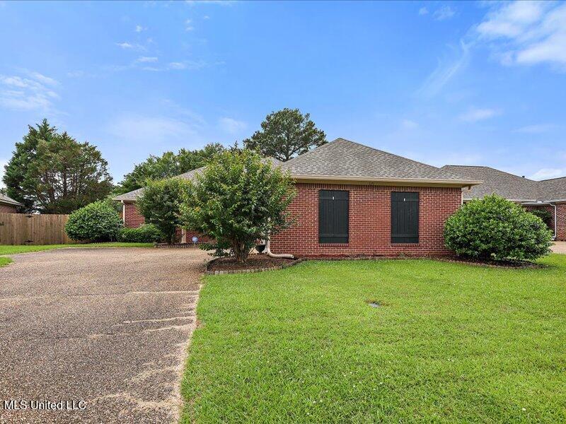 131 Susan Lane, Brandon, Mississippi image 2