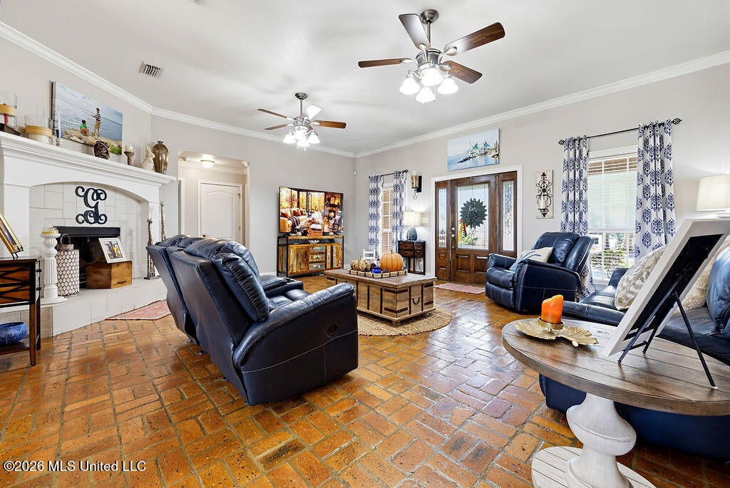 816 Powells Point Drive