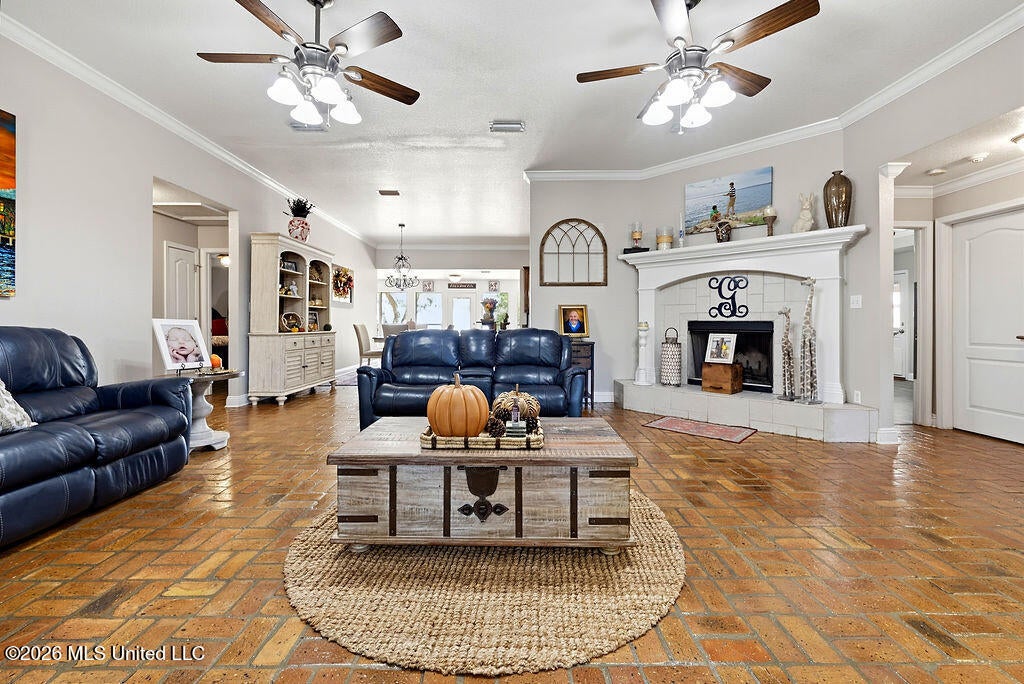 816 Powells Point Drive