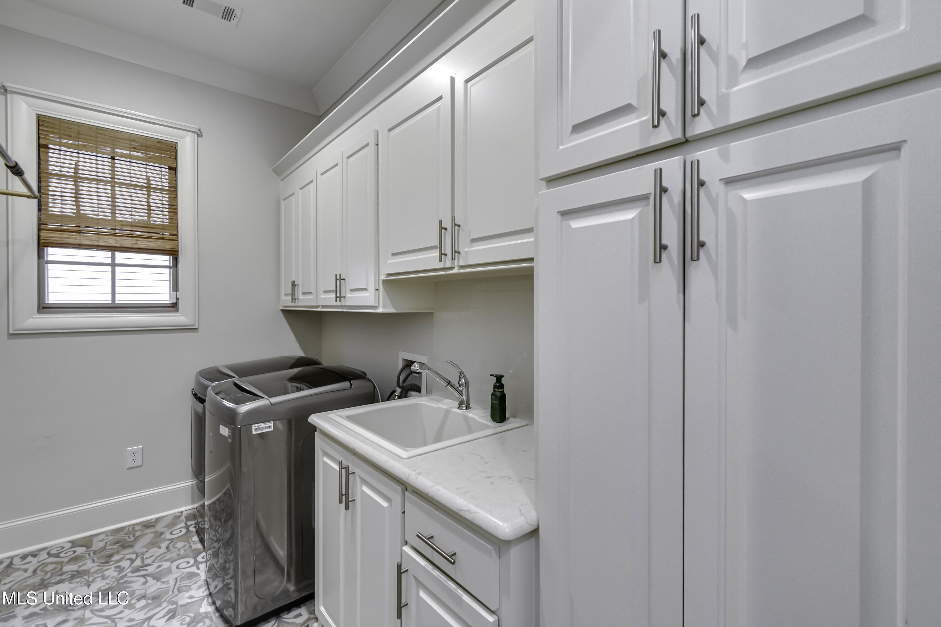 Madison, Mississippi 39110, United States, 3 Bedrooms Bedrooms, ,4 BathroomsBathrooms,Residential,Active,254890