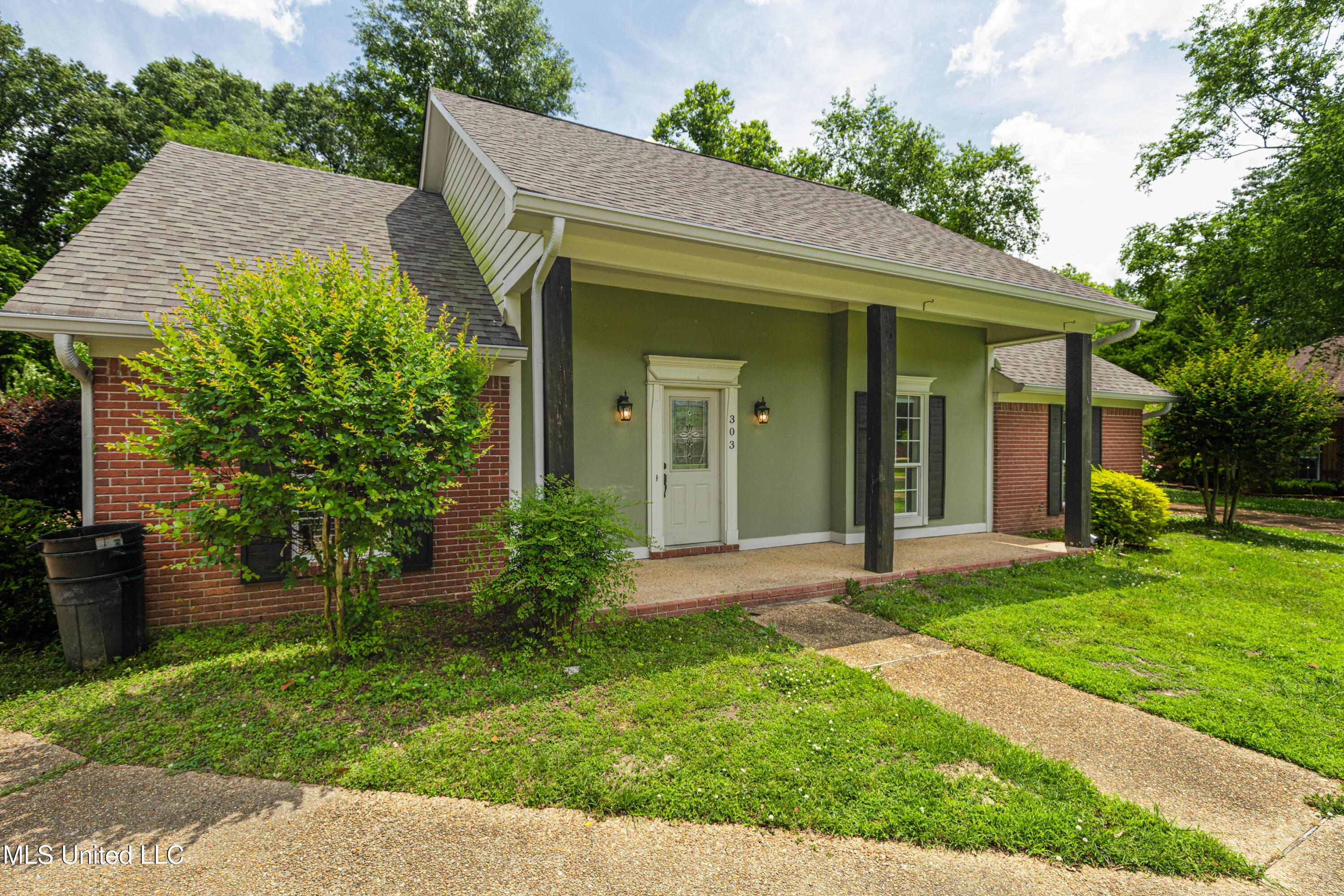 303 Colonial Drive, Madison, Mississippi image 3