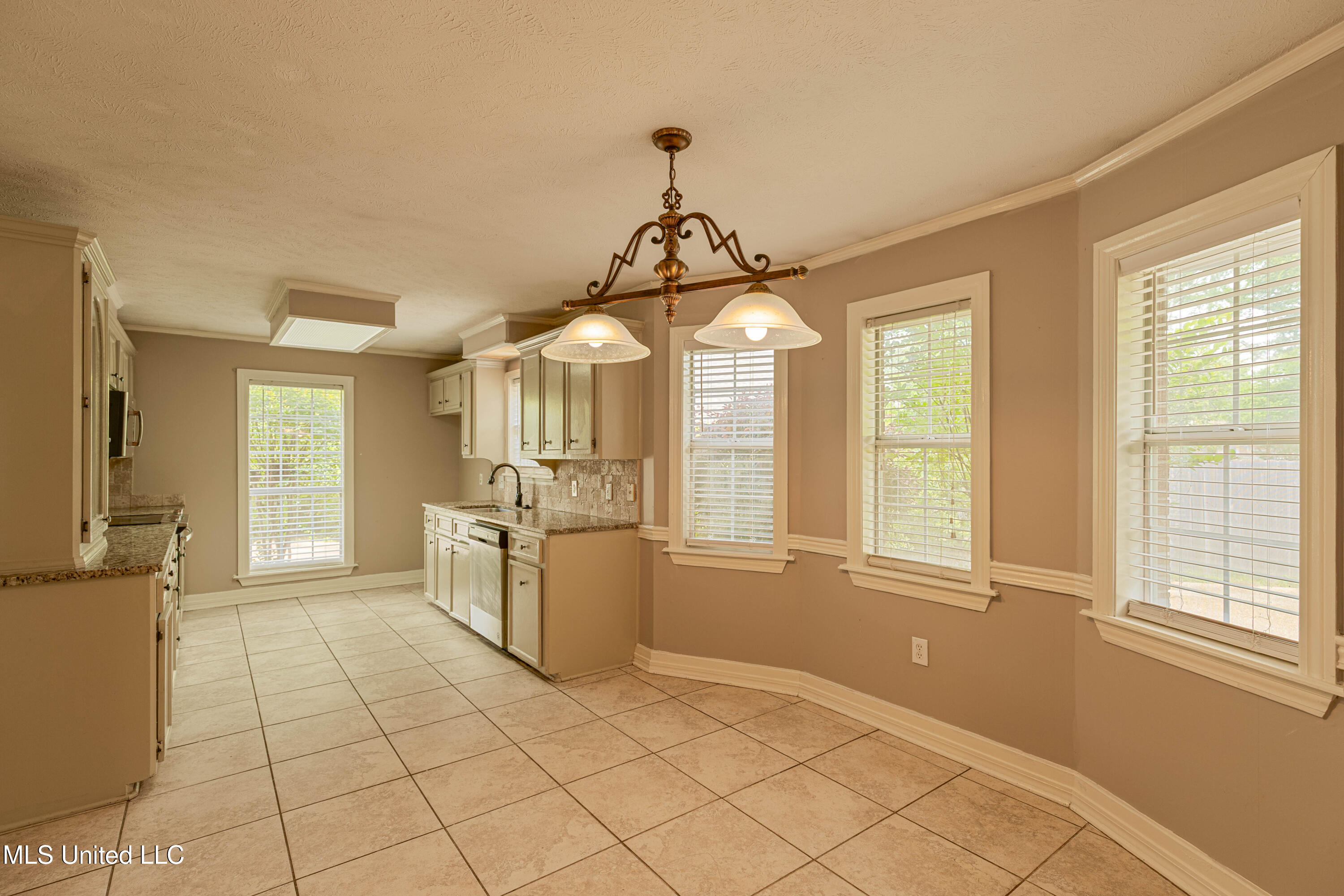 303 Colonial Drive, Madison, Mississippi image 11