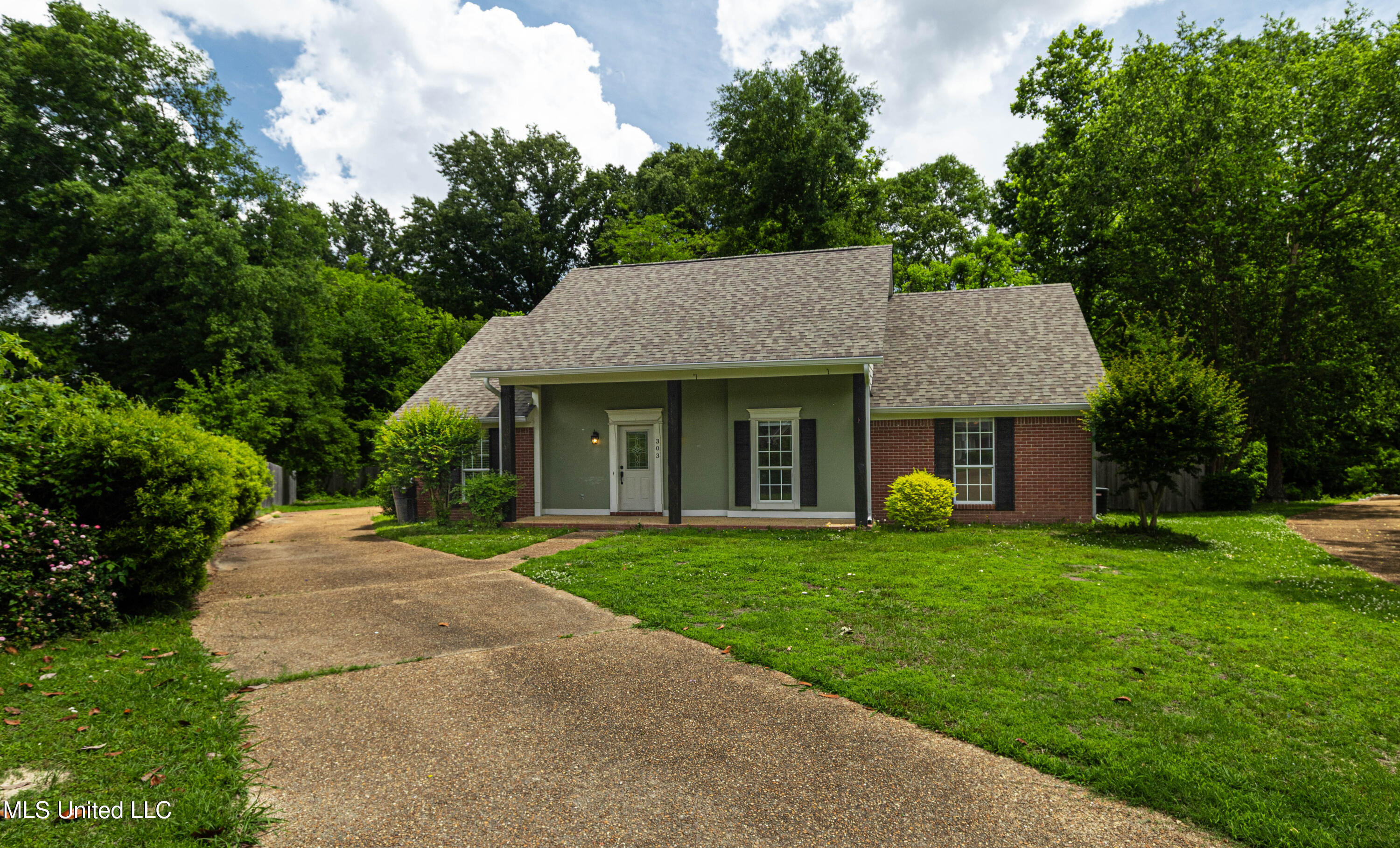 303 Colonial Drive, Madison, Mississippi image 2