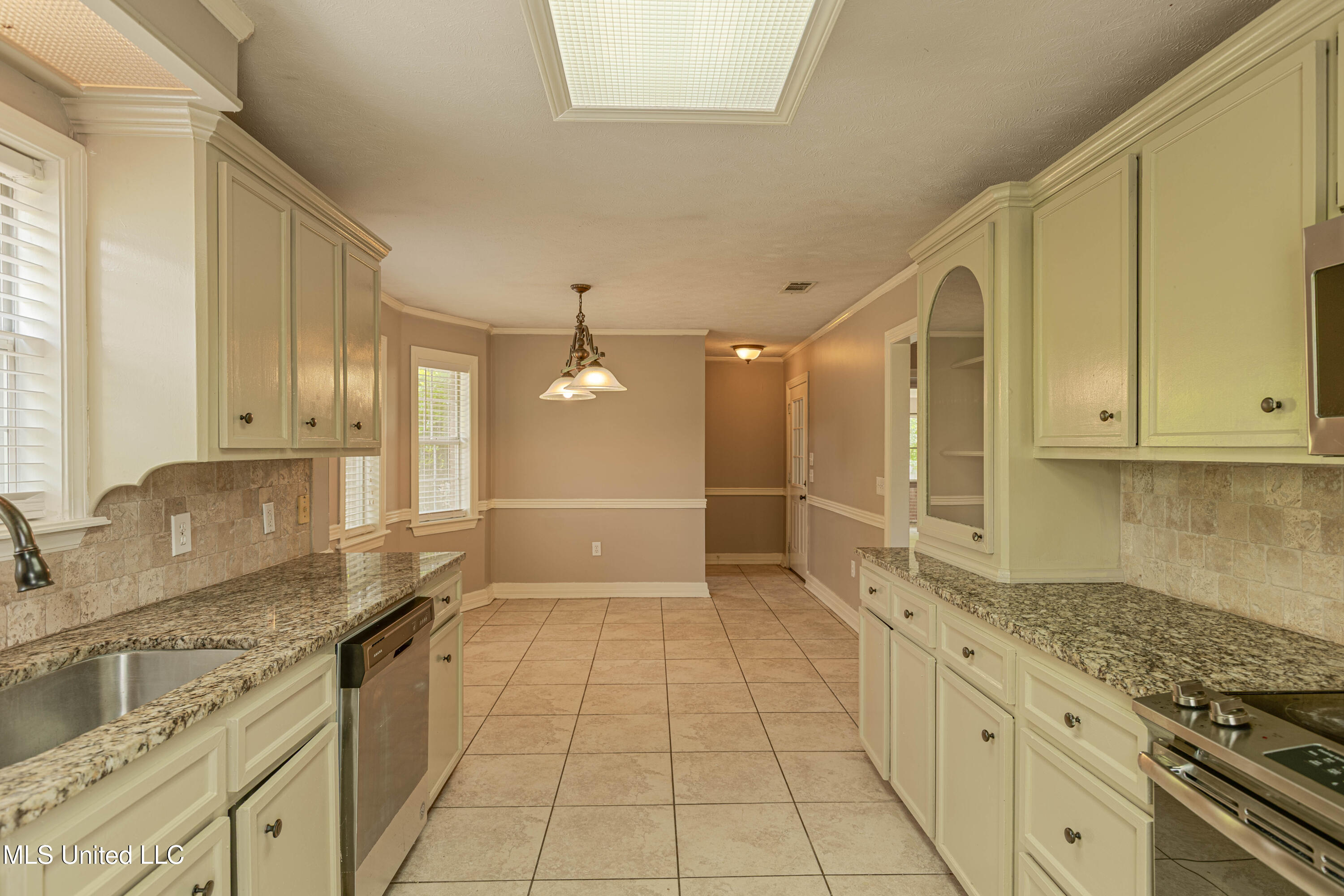 303 Colonial Drive, Madison, Mississippi image 17