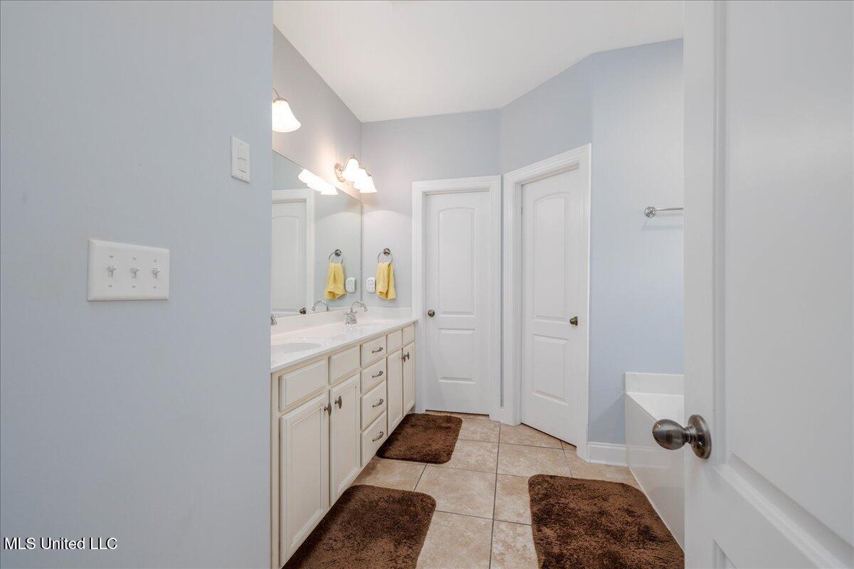 3753 Kenton Drive, Southaven, Mississippi image 17