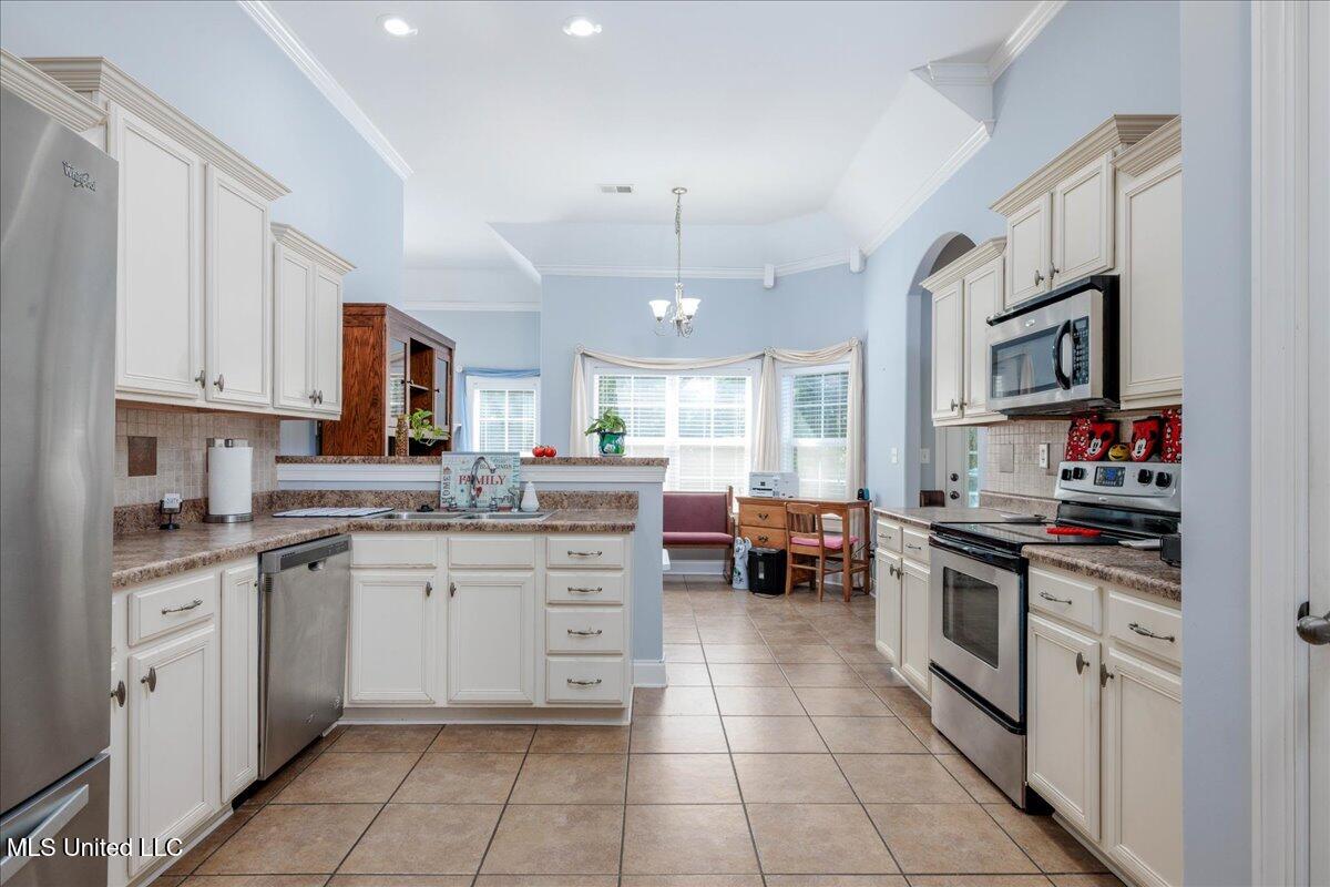 3753 Kenton Drive, Southaven, Mississippi image 8