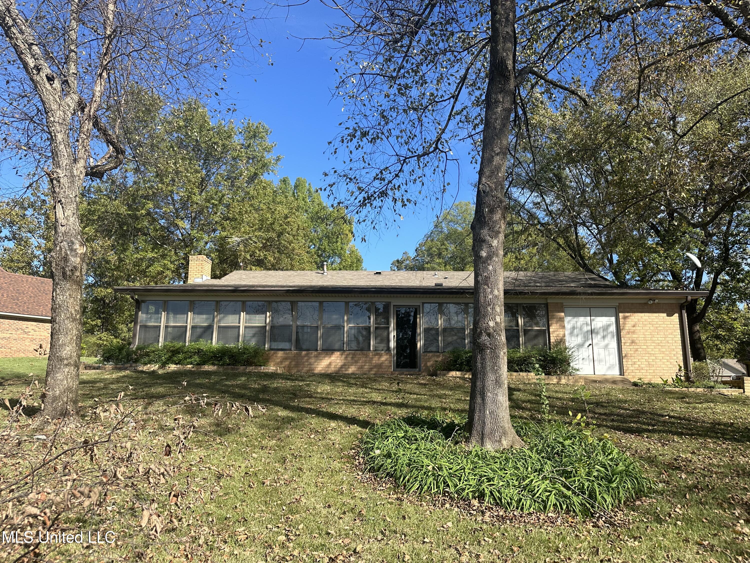 8603 W Lakeshore Drive, Southaven, Mississippi image 19