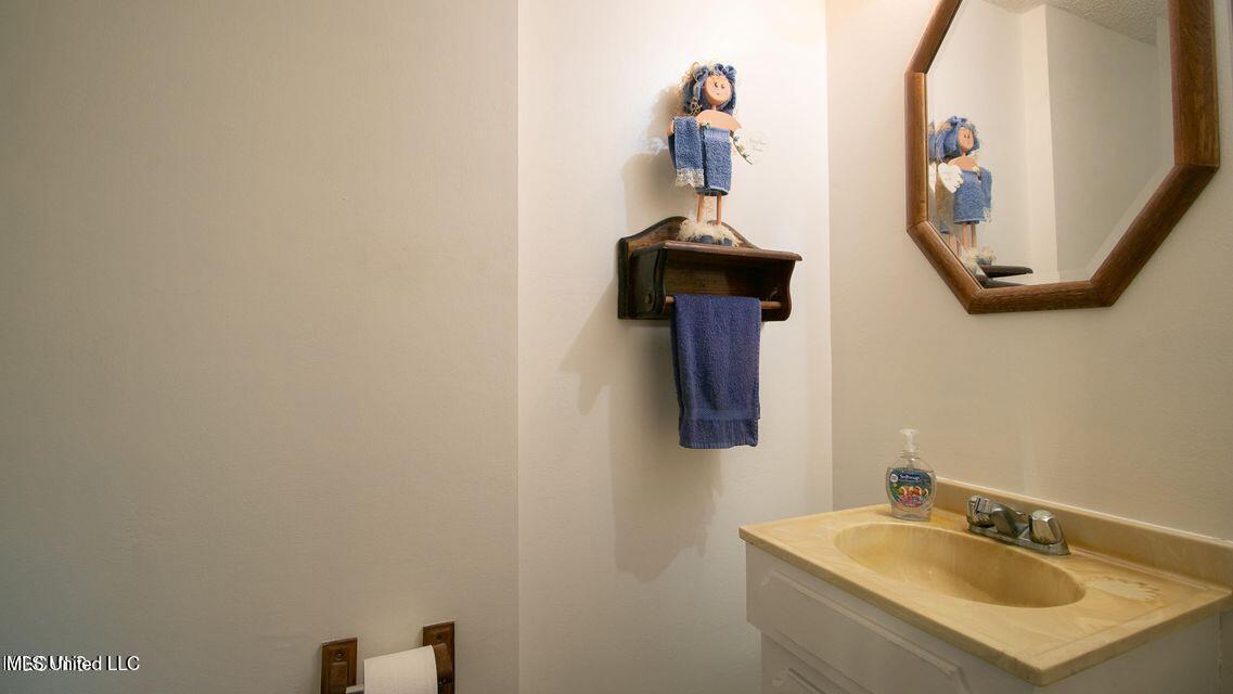 1100 Hickory Drive, Long Beach, Mississippi image 22