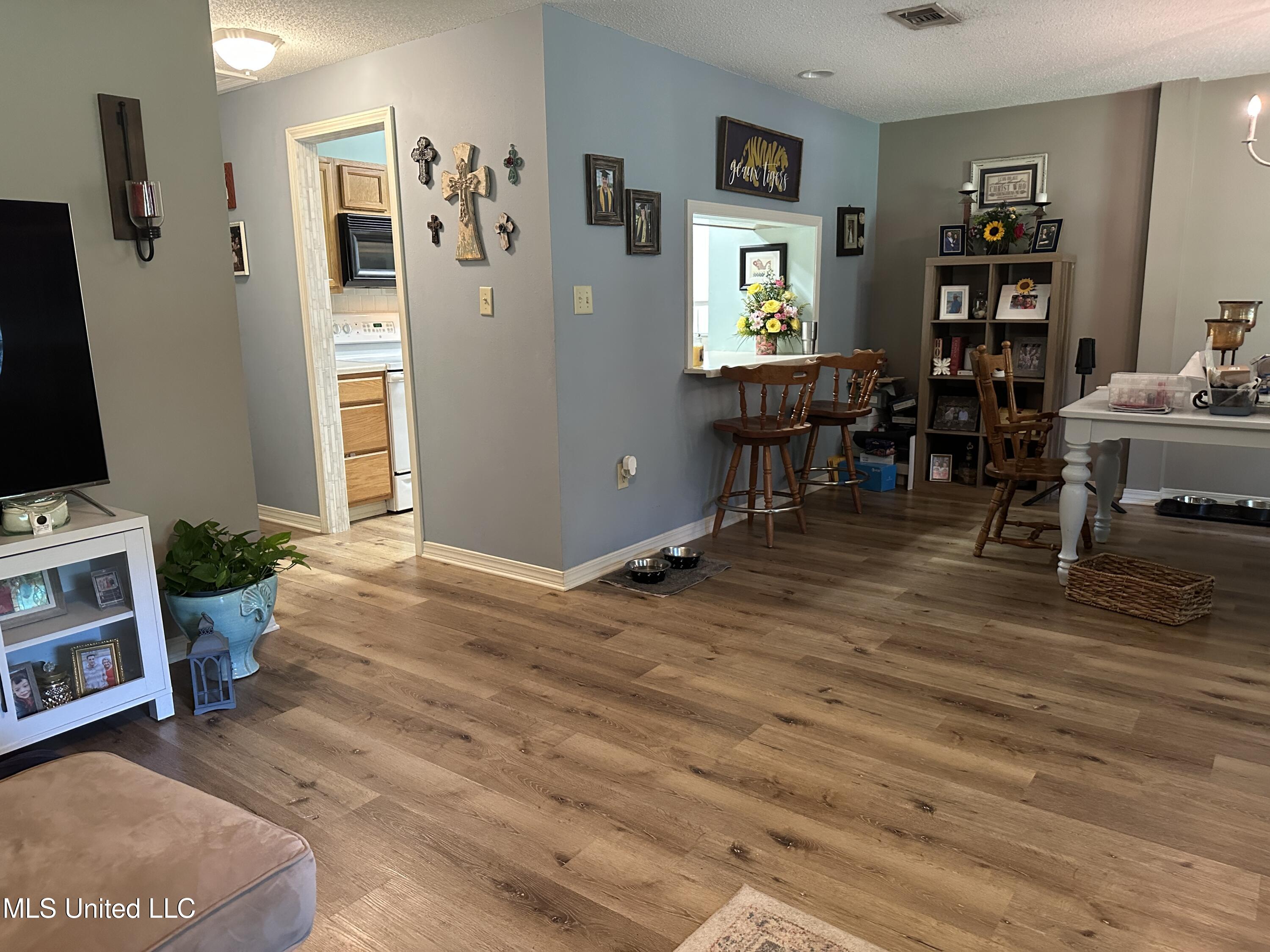 Biloxi, Mississippi 39532, United States, 3 Bedrooms Bedrooms, ,2 BathroomsBathrooms,Residential,Active,191652