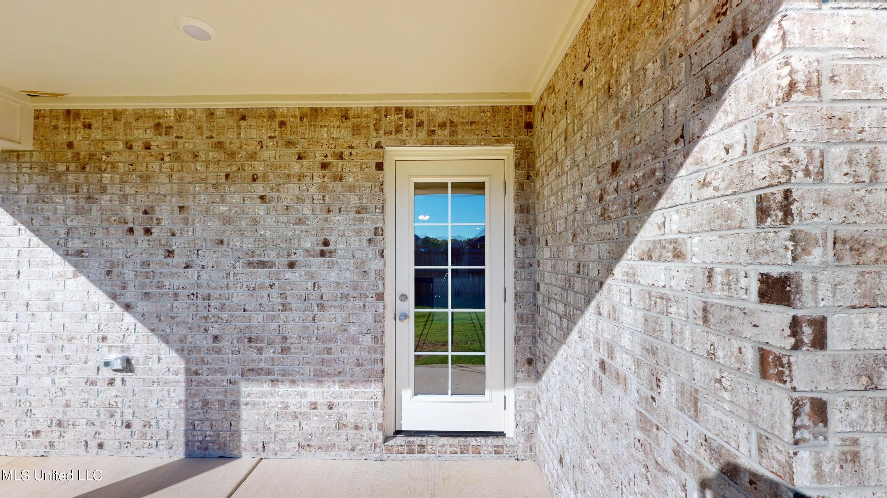 7951 Gardendale Drive, Olive Branch, Mississippi image 23