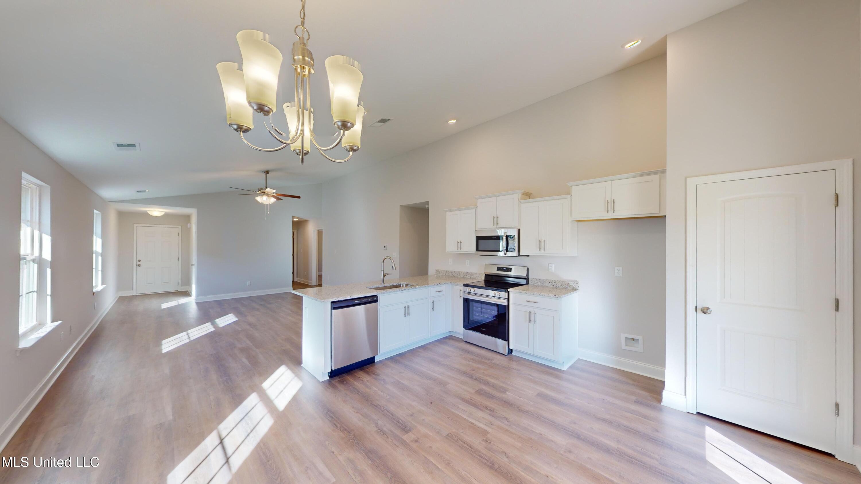 7951 Gardendale Drive, Olive Branch, Mississippi image 13