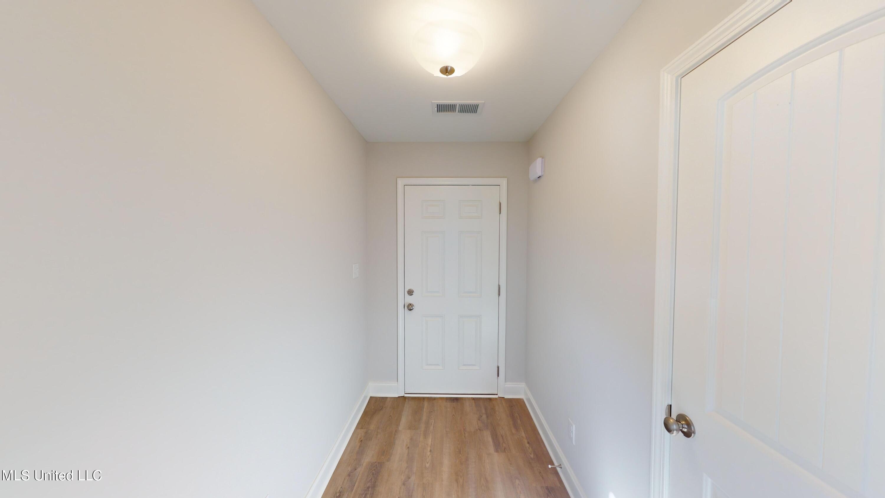 7951 Gardendale Drive, Olive Branch, Mississippi image 5
