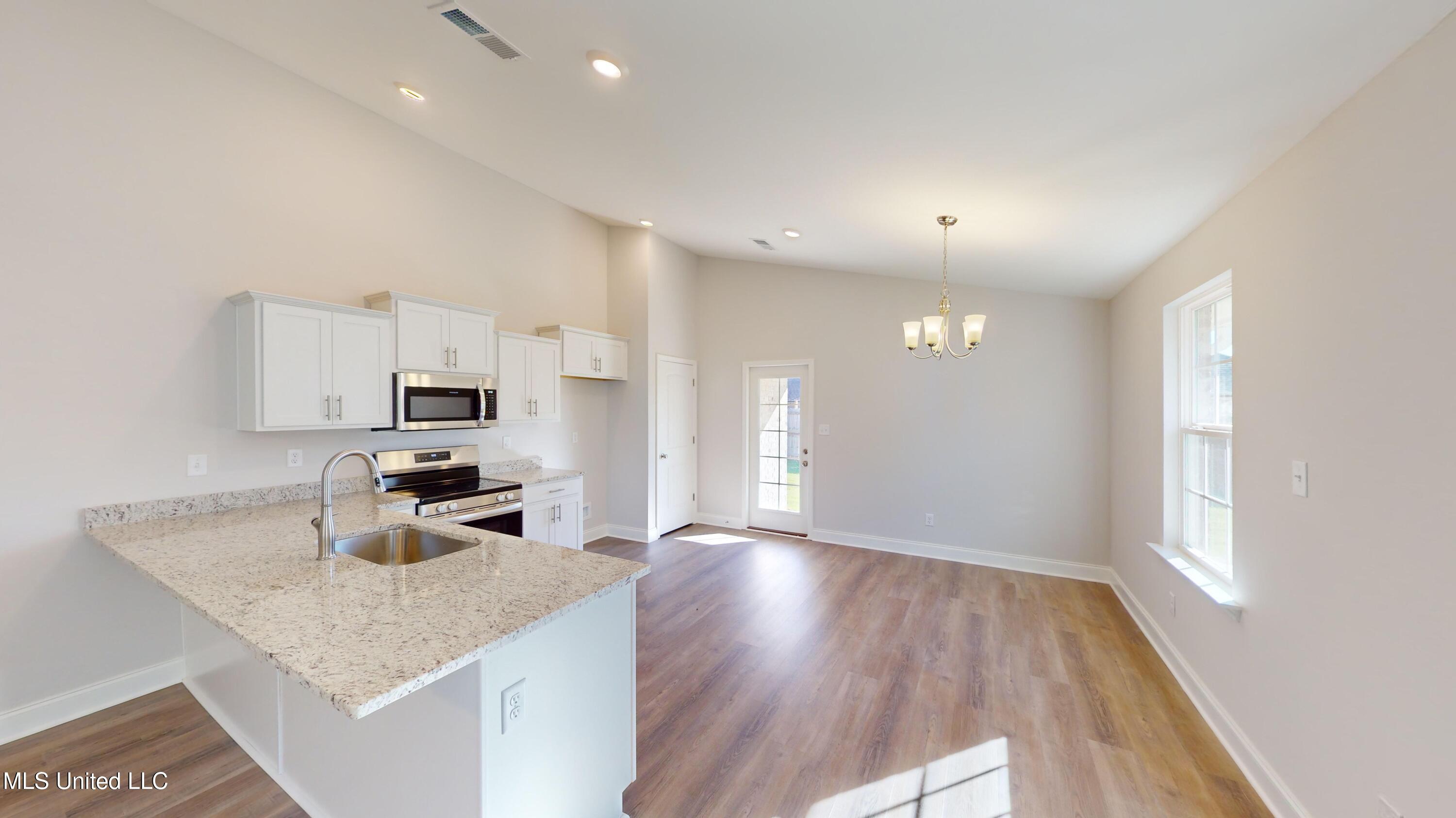 7951 Gardendale Drive, Olive Branch, Mississippi image 11
