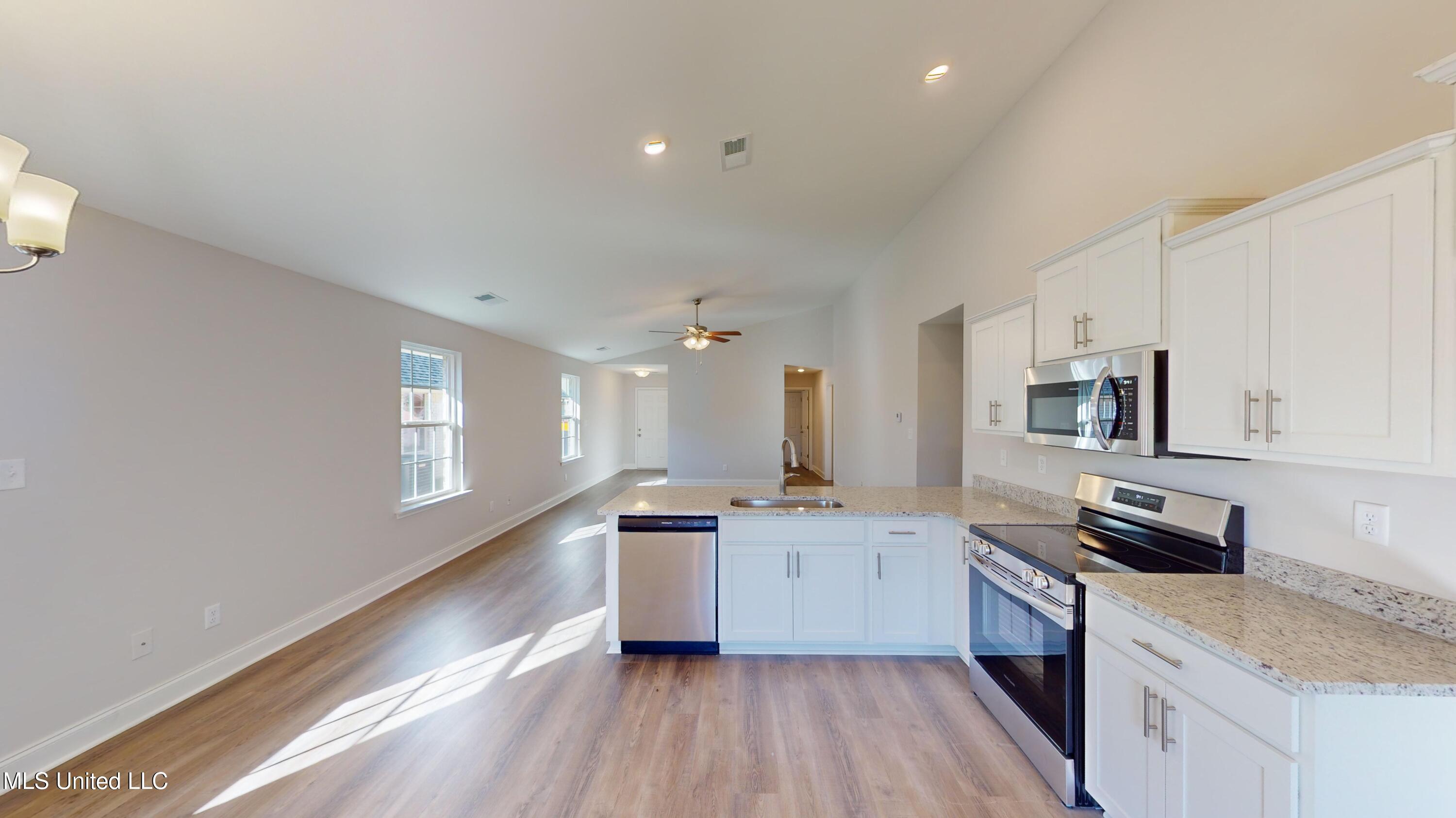 7951 Gardendale Drive, Olive Branch, Mississippi image 14