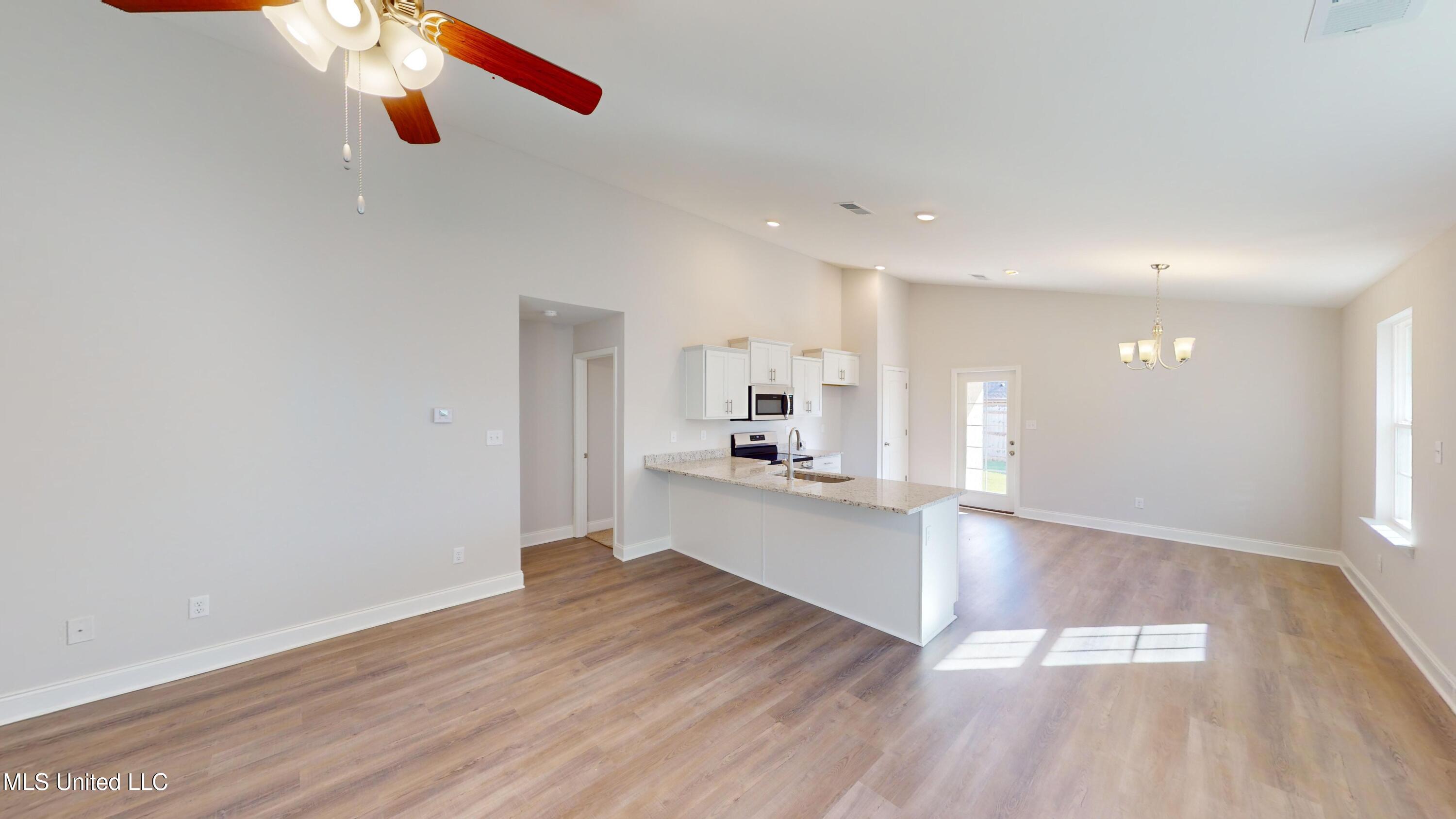 7951 Gardendale Drive, Olive Branch, Mississippi image 8