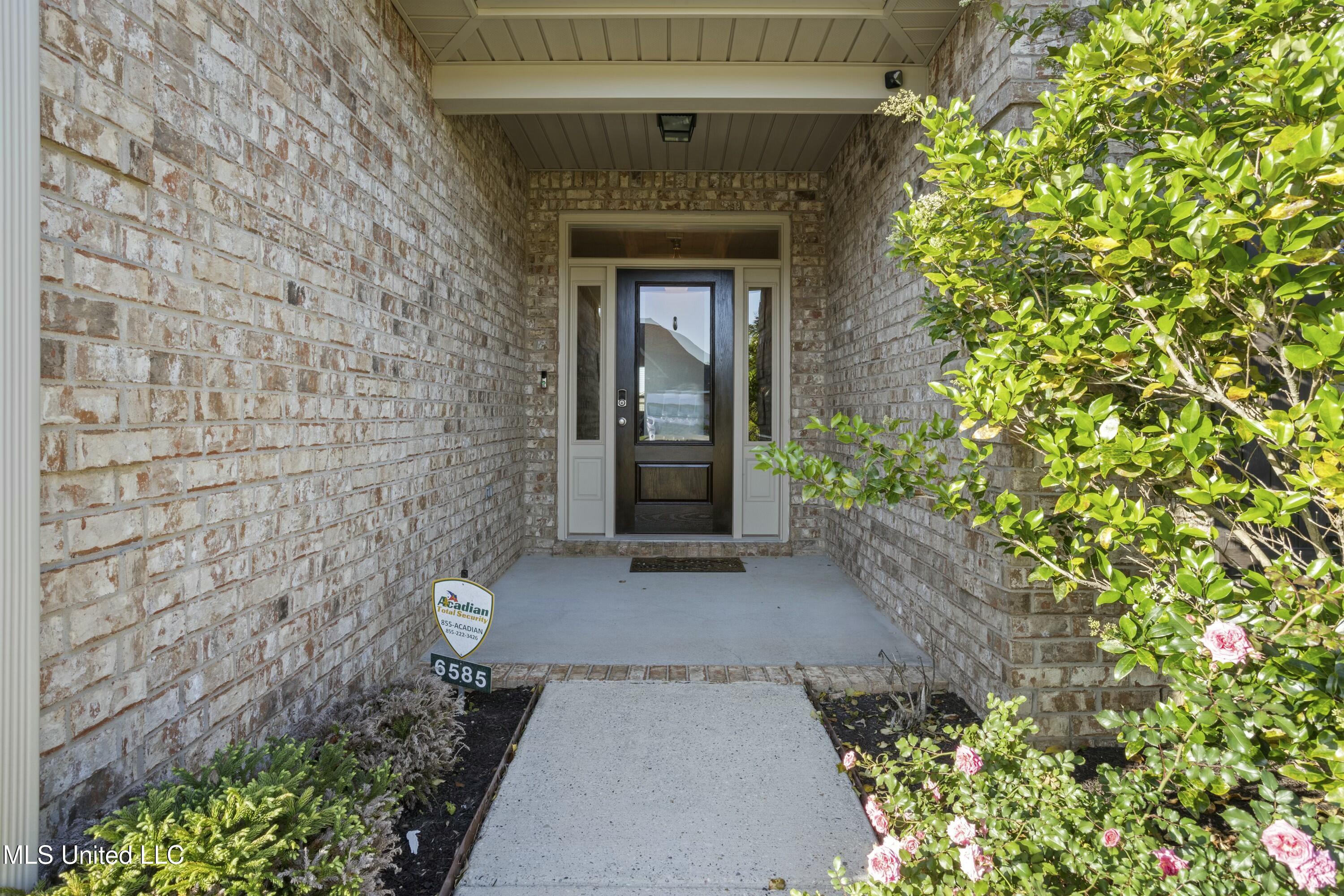 6585 Sugarcane Circle, Ocean Springs, Mississippi image 2