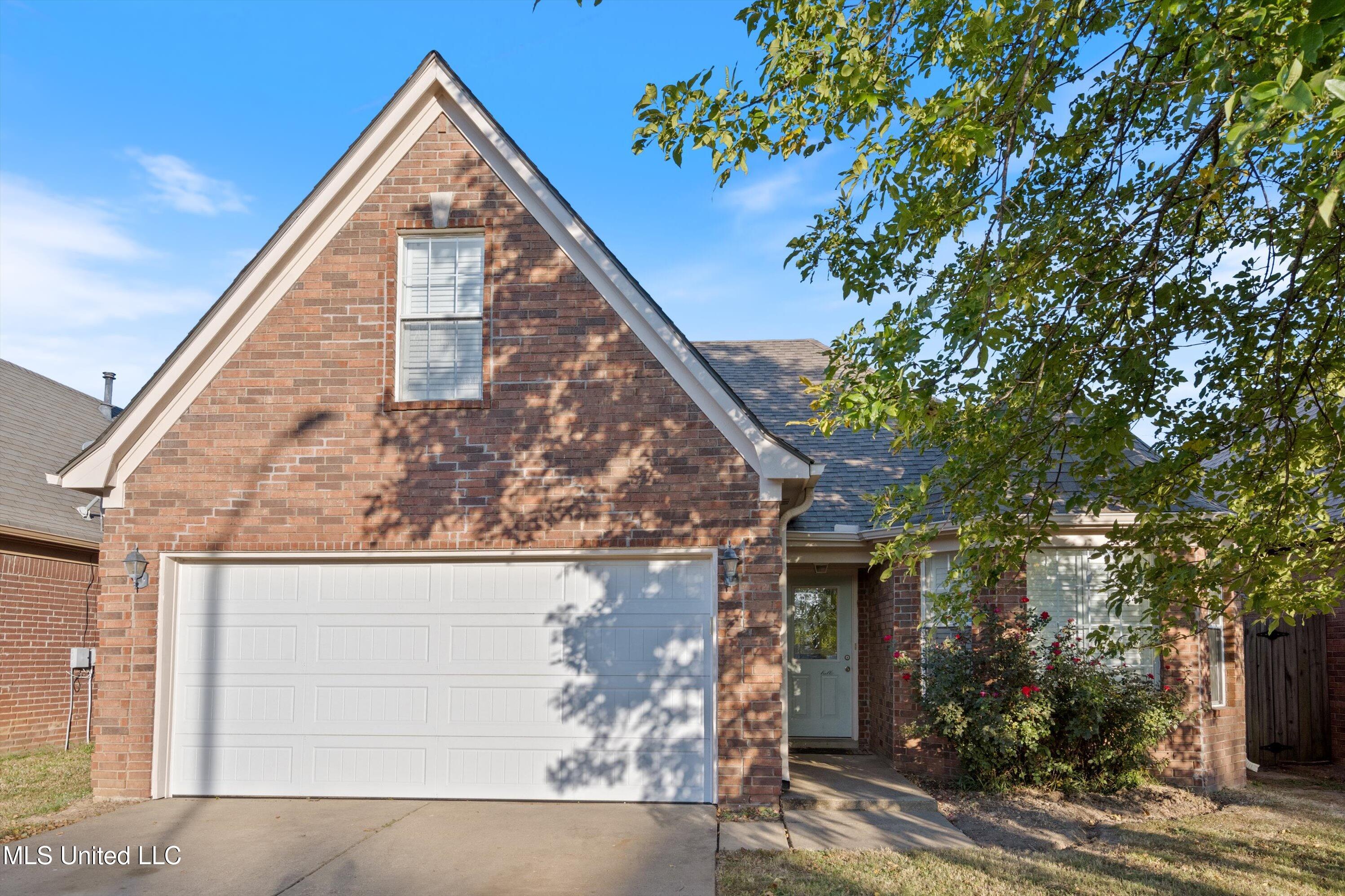 9036 Savannah Ridge Drive, Olive Branch, Mississippi image 1