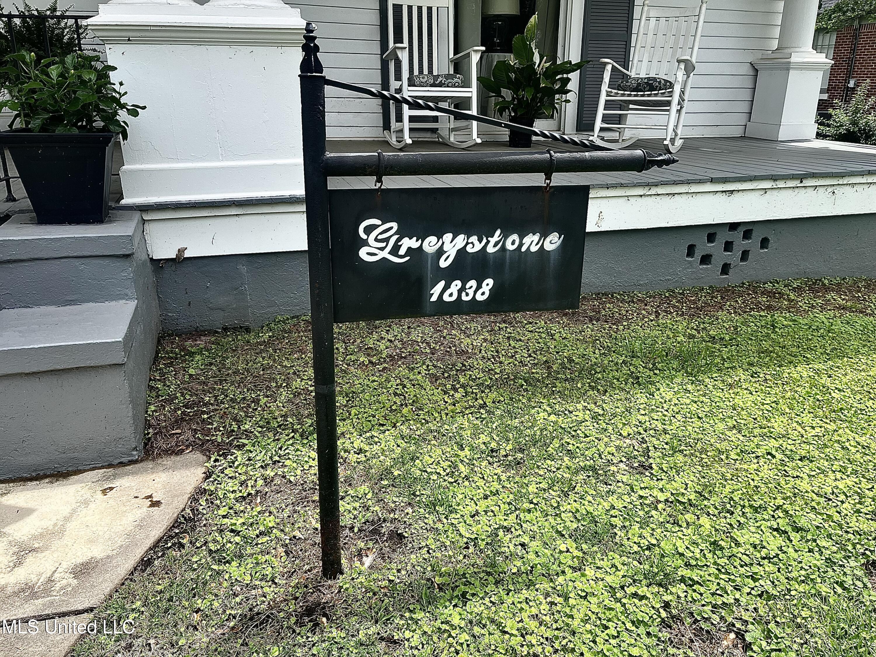 265 E College Avenue, Holly Springs, Mississippi image 2
