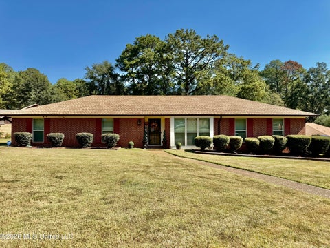 Homes For Sale - 1322 Canterbury Lane<br/> Jackson, MS 39212