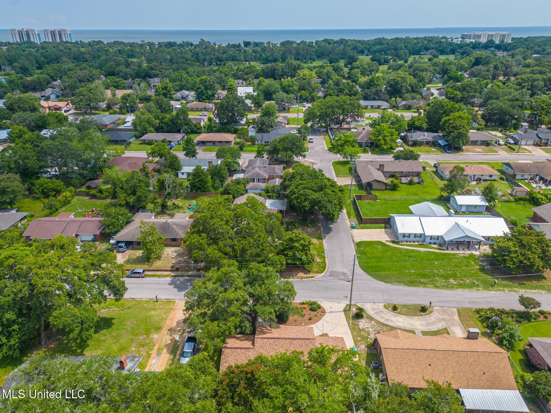 2421 Demaret Drive, Gulfport, Mississippi image 27