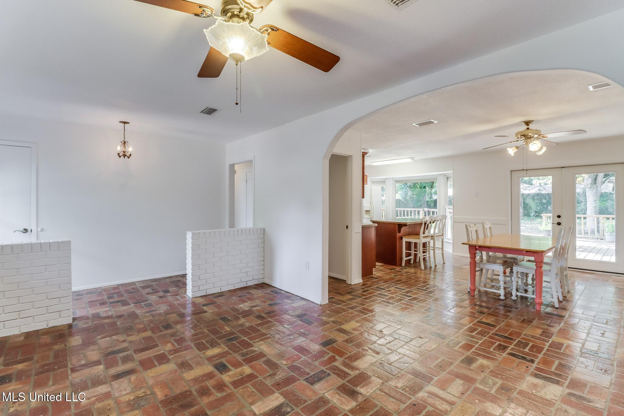 2421 Demaret Drive, Gulfport, Mississippi image 9