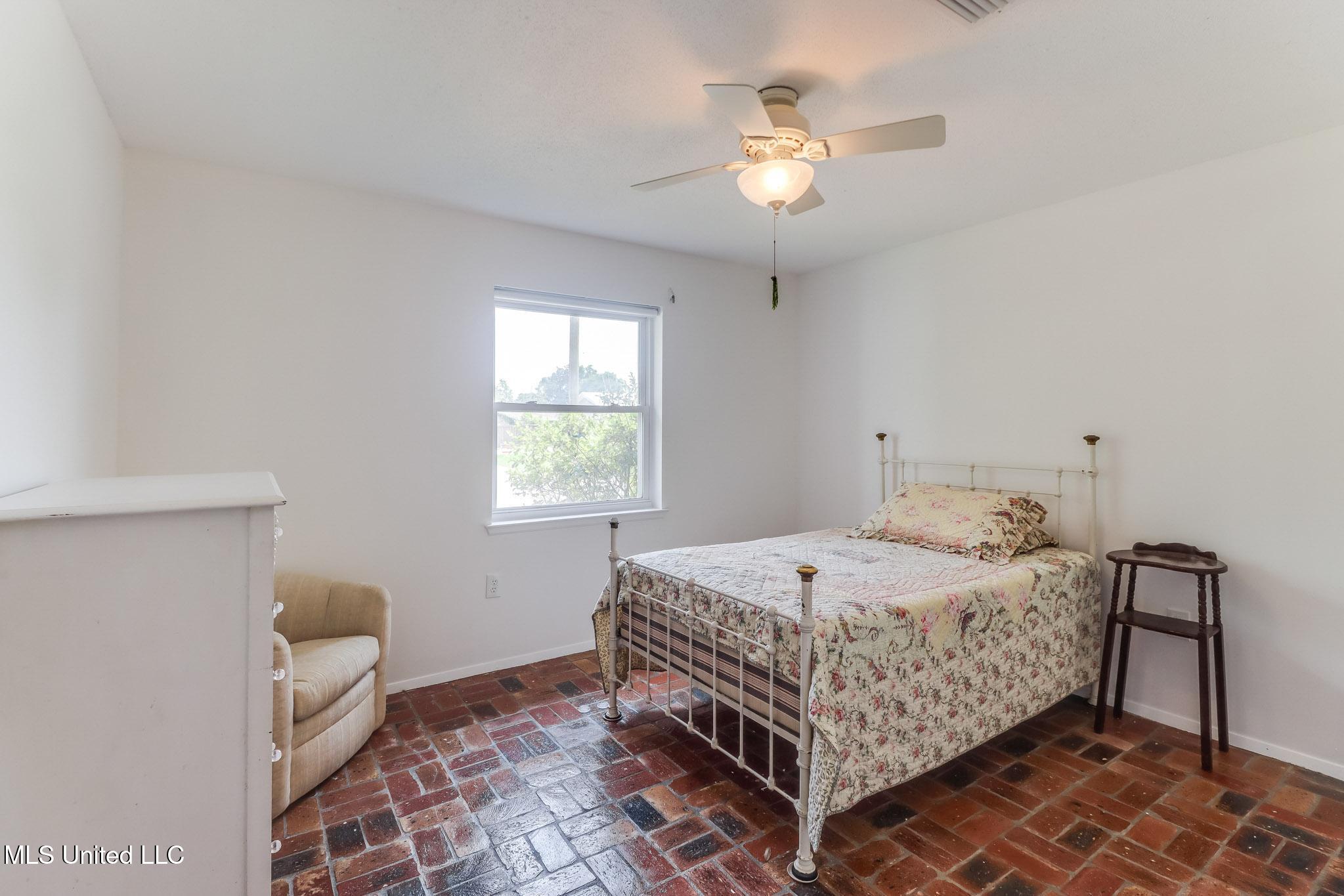 2421 Demaret Drive, Gulfport, Mississippi image 21