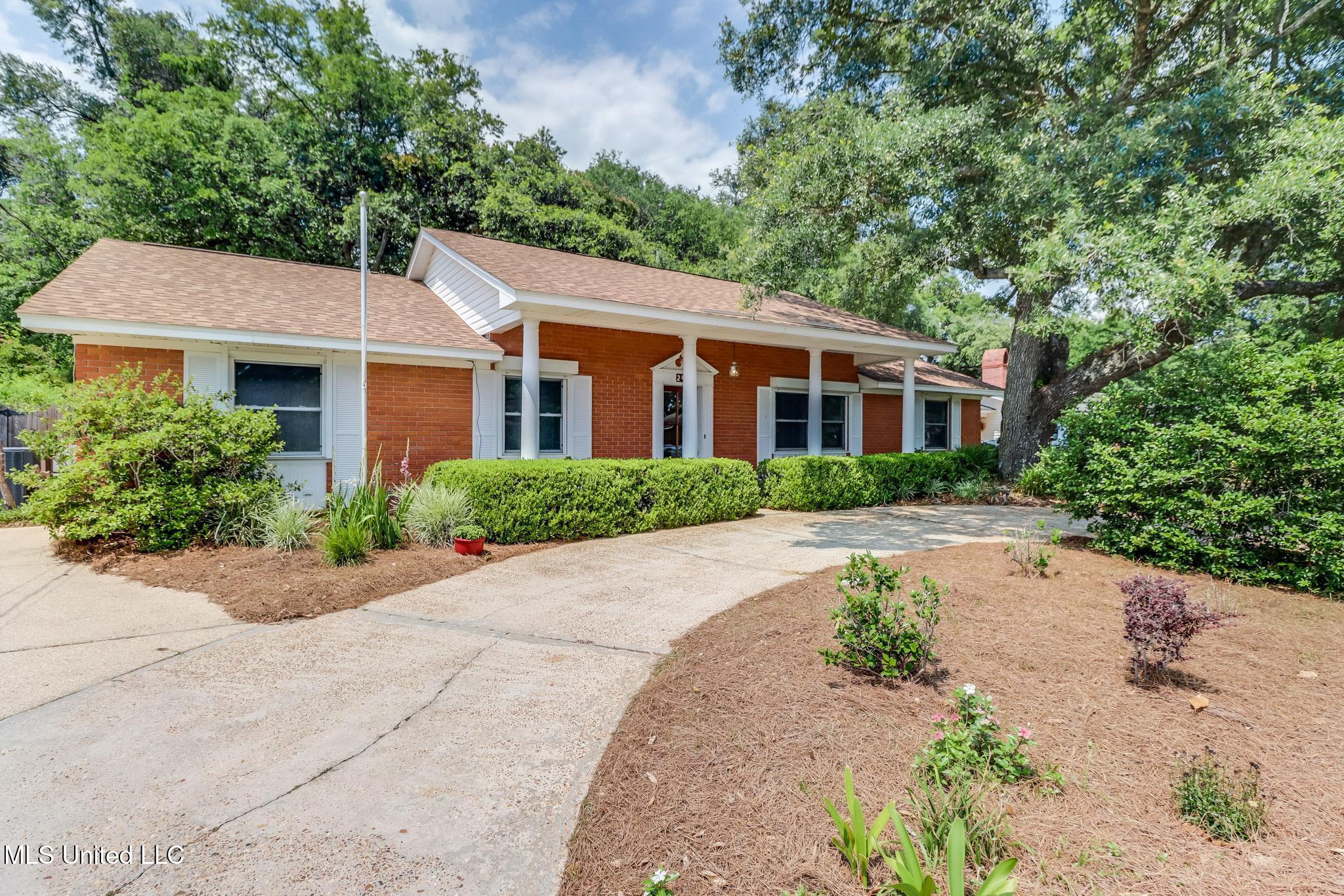 2421 Demaret Drive, Gulfport, Mississippi image 2