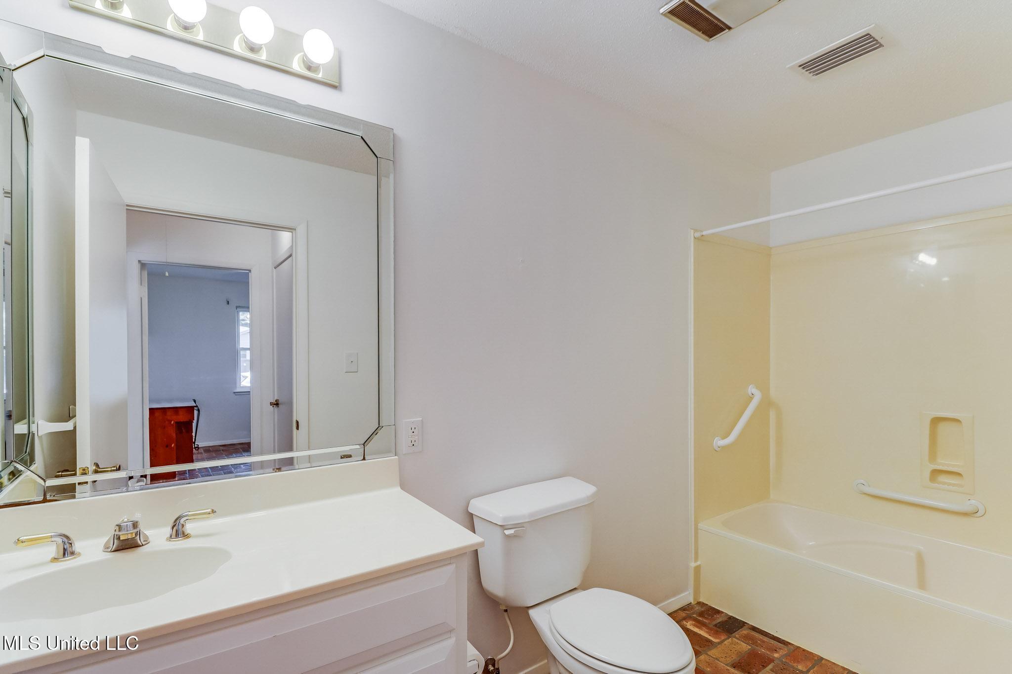 2421 Demaret Drive, Gulfport, Mississippi image 17
