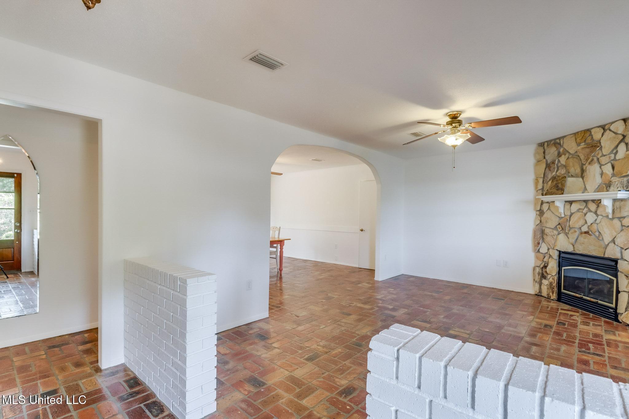 2421 Demaret Drive, Gulfport, Mississippi image 8