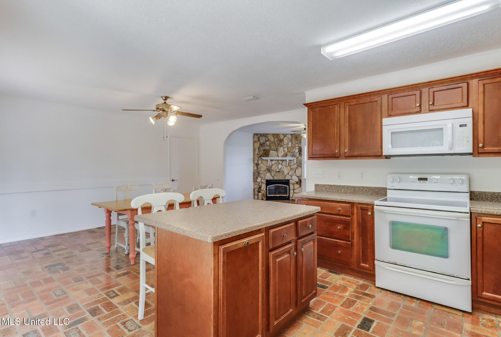 2421 Demaret Drive, Gulfport, Mississippi image 13
