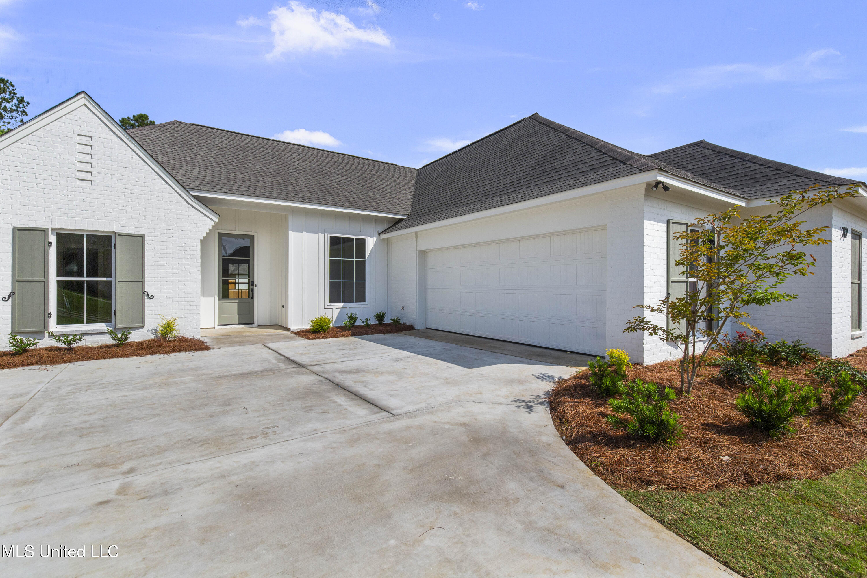212 Lakecrest Lane, Madison, Mississippi image 2