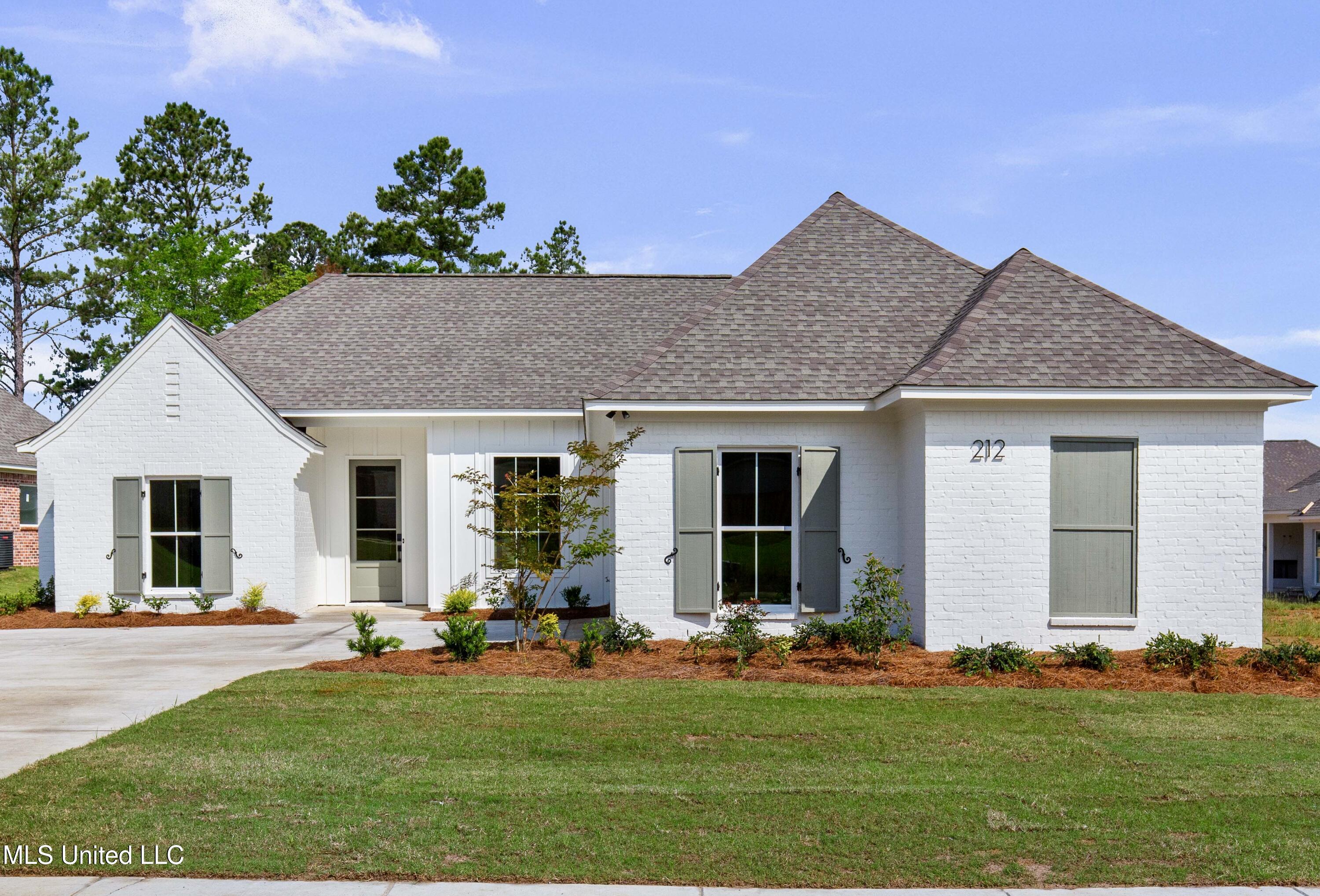 212 Lakecrest Lane, Madison, Mississippi image 1